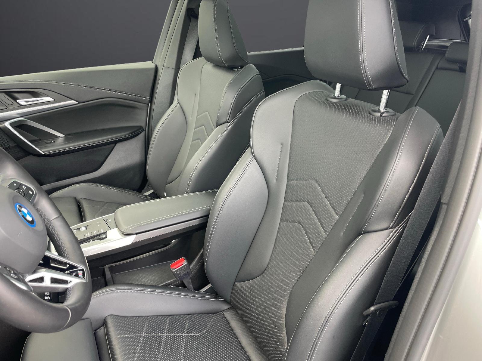 BMW iX1 30 xDrive-image-7