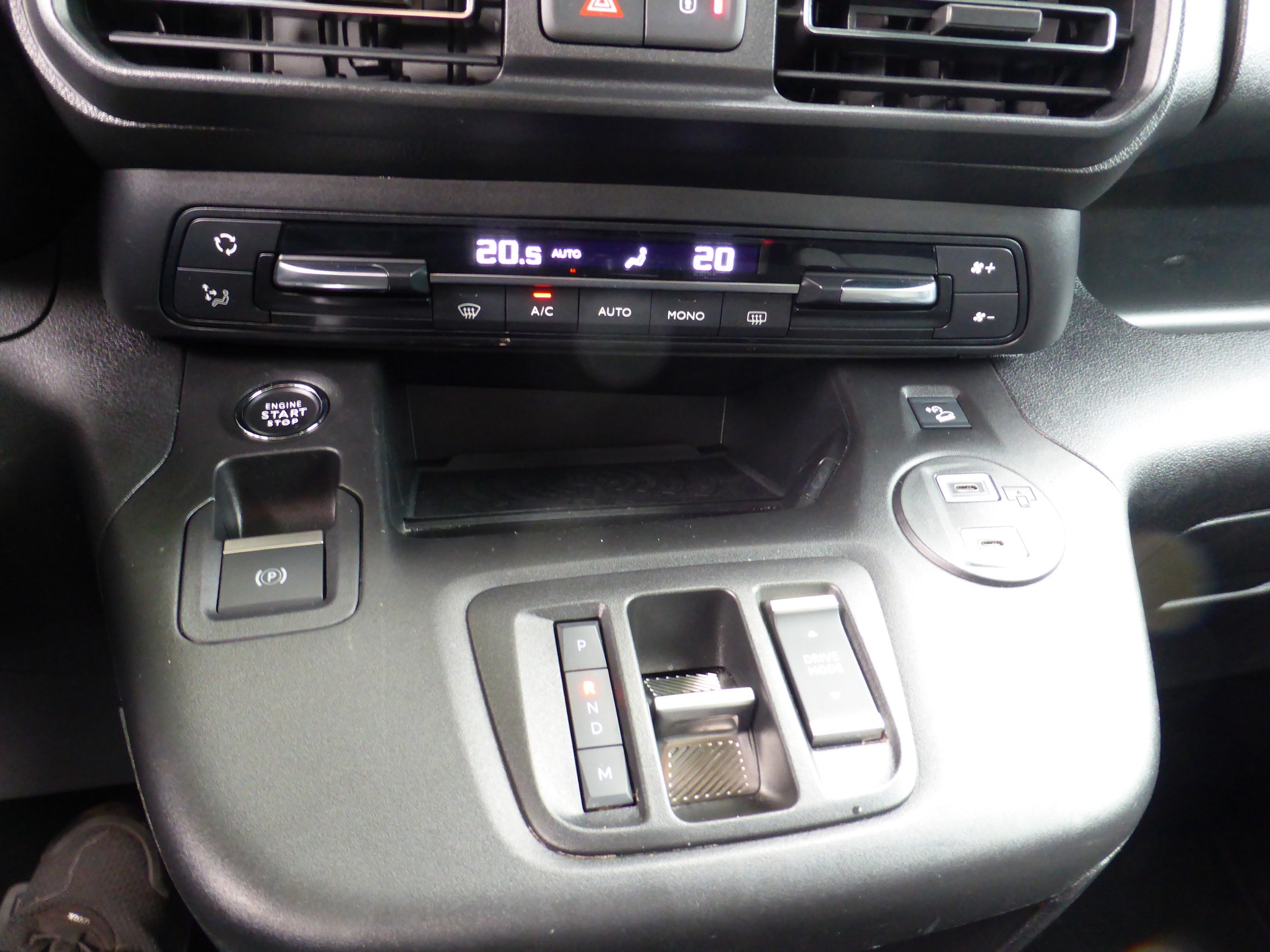 CITROEN Berlingo XL 1.5 BlueHDi 7 Plätze Max EAT8-image-12