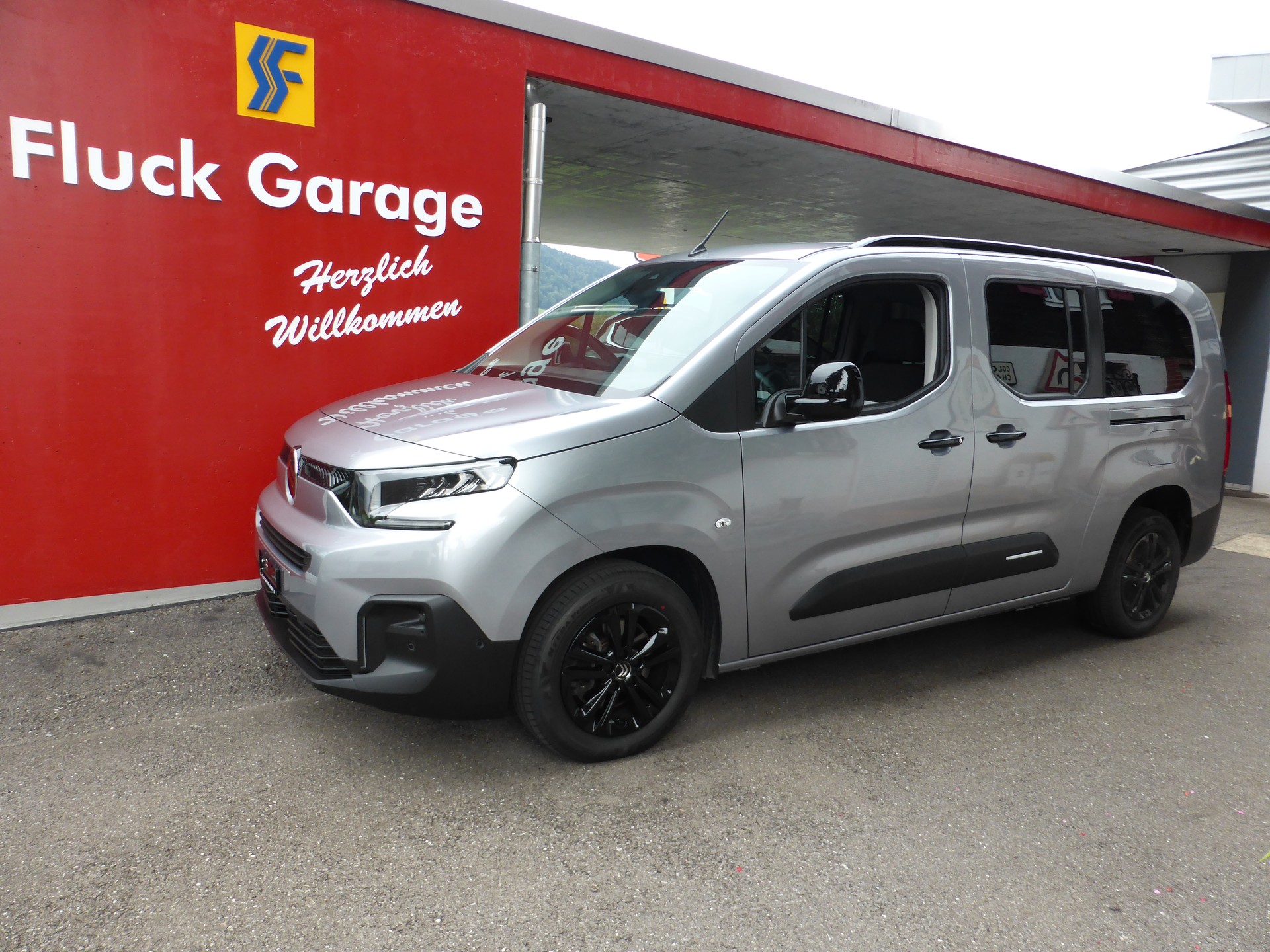 CITROEN Berlingo XL 1.5 BlueHDi 7 Plätze Max EAT8-image-0