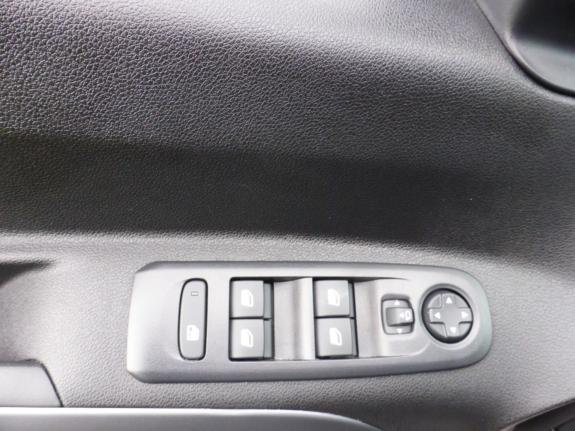 CITROEN Berlingo XL 1.5 BlueHDi 7 Plätze Max EAT8-image-14