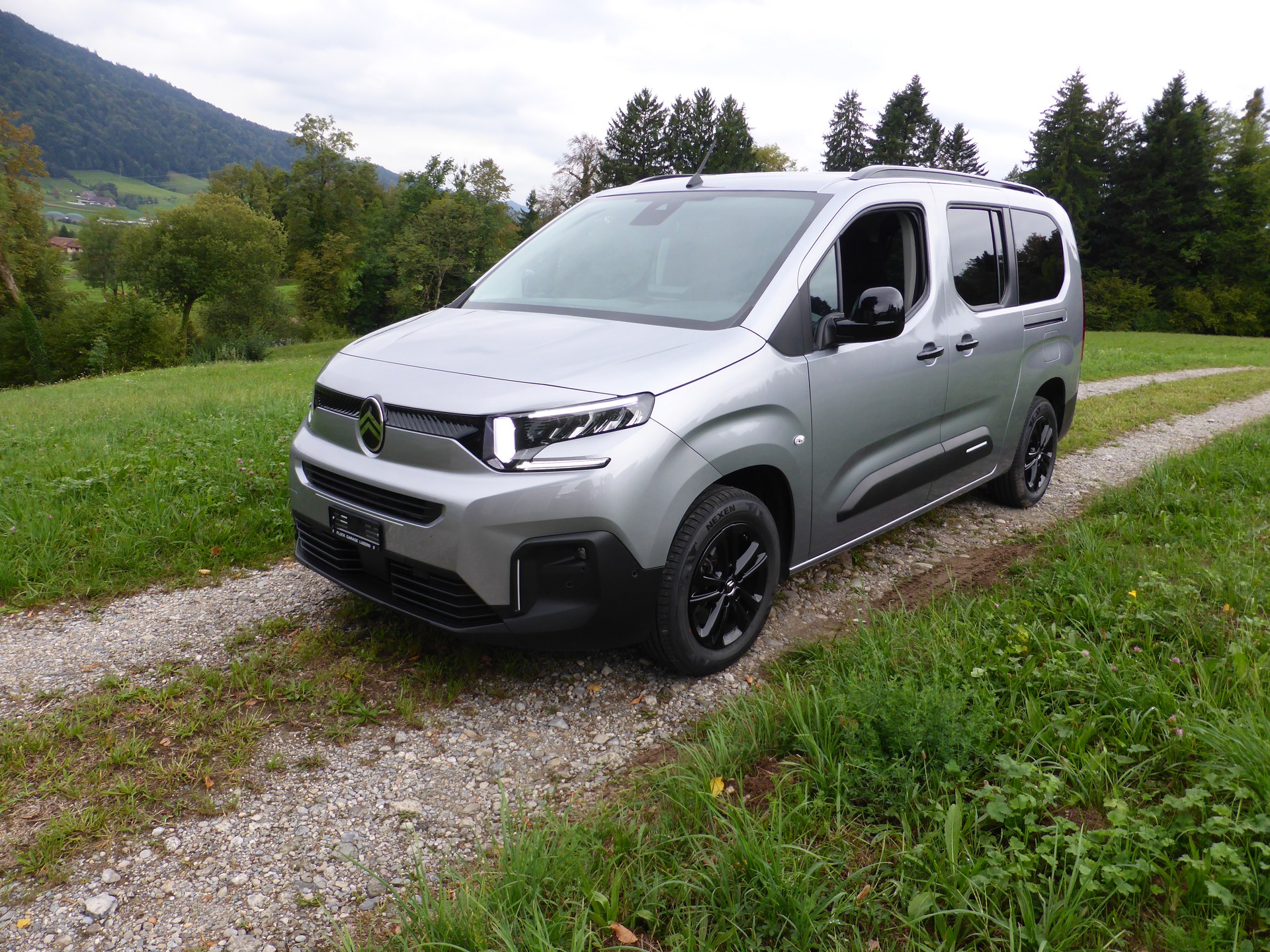 CITROEN Berlingo XL 1.5 BlueHDi 7 Plätze Max EAT8-image-1