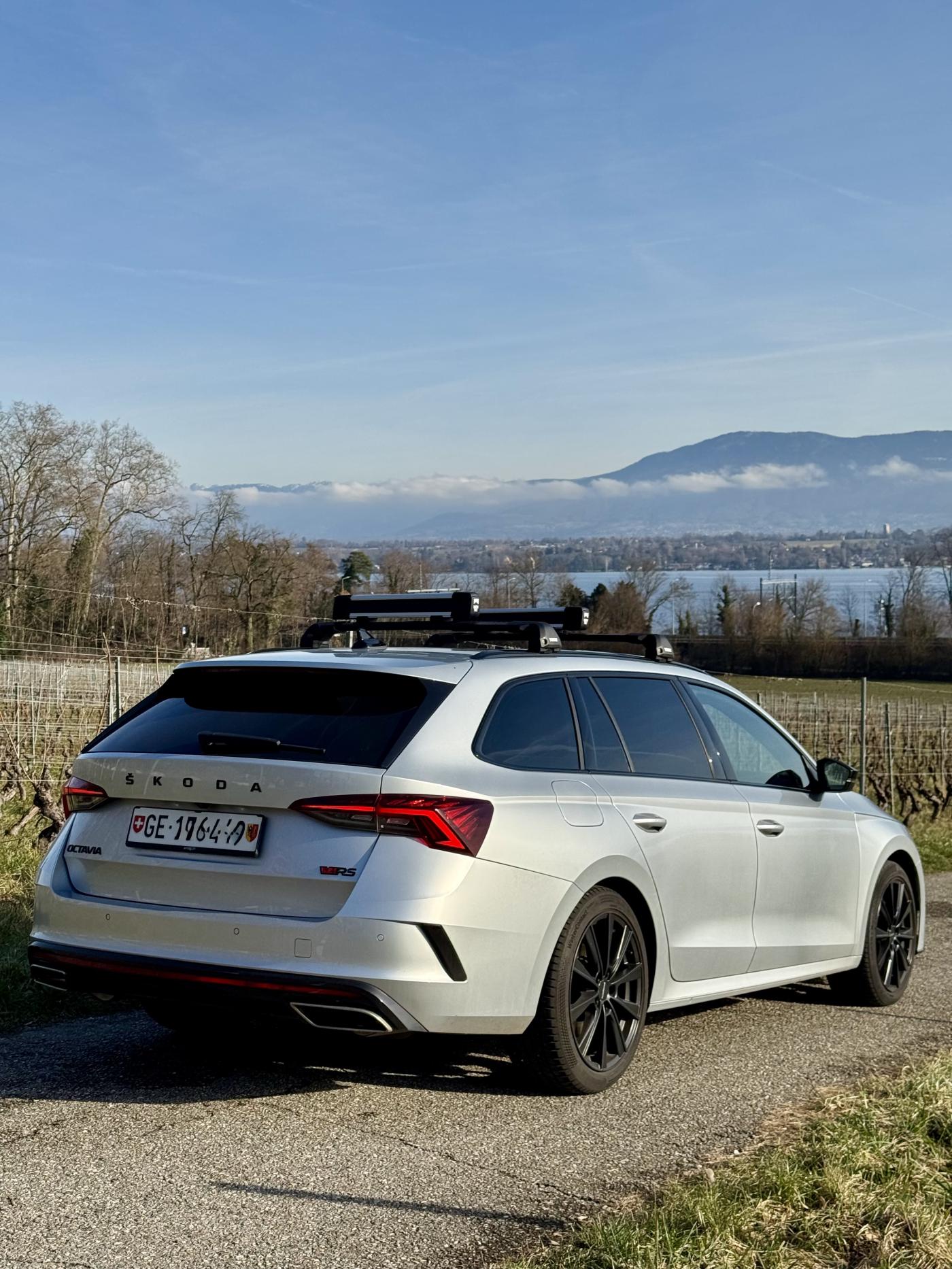 SKODA Octavia Combi 2.0 TSI DSG RS-image-1