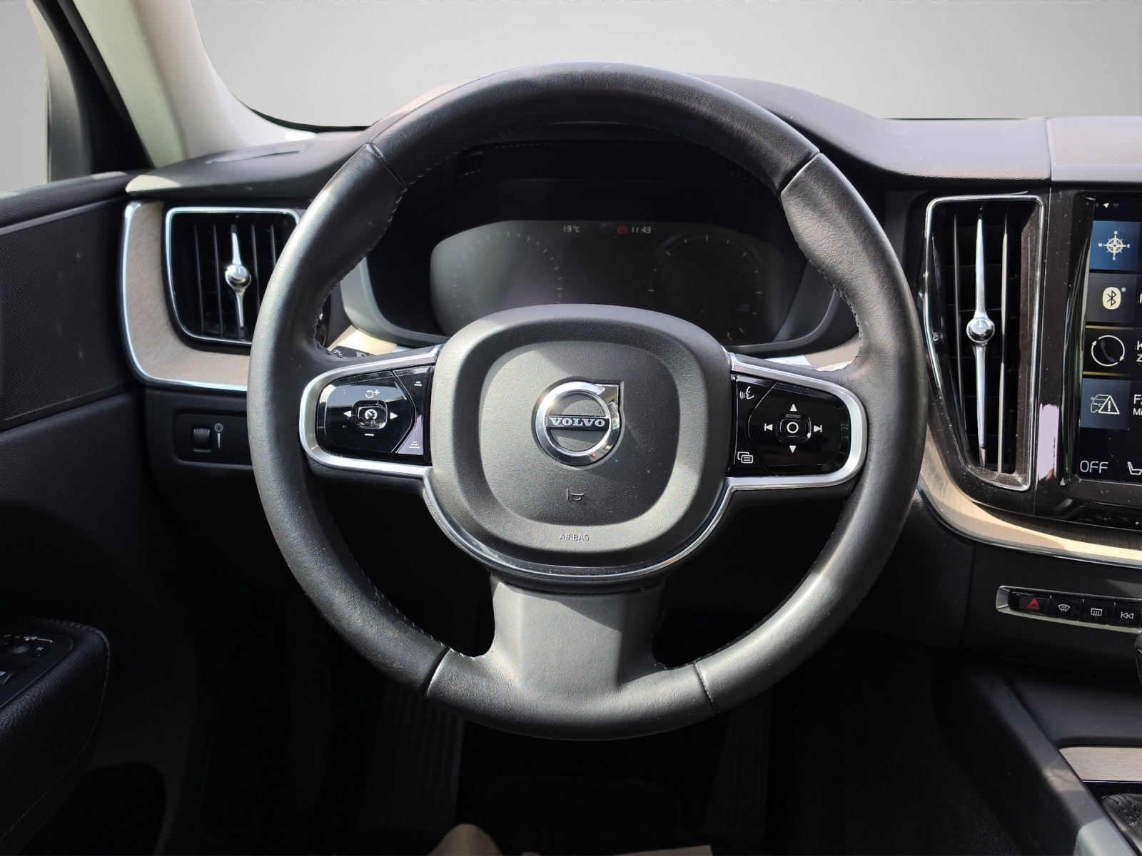 VOLVO XC60 2.0 D5 Inscription AWD-image-12