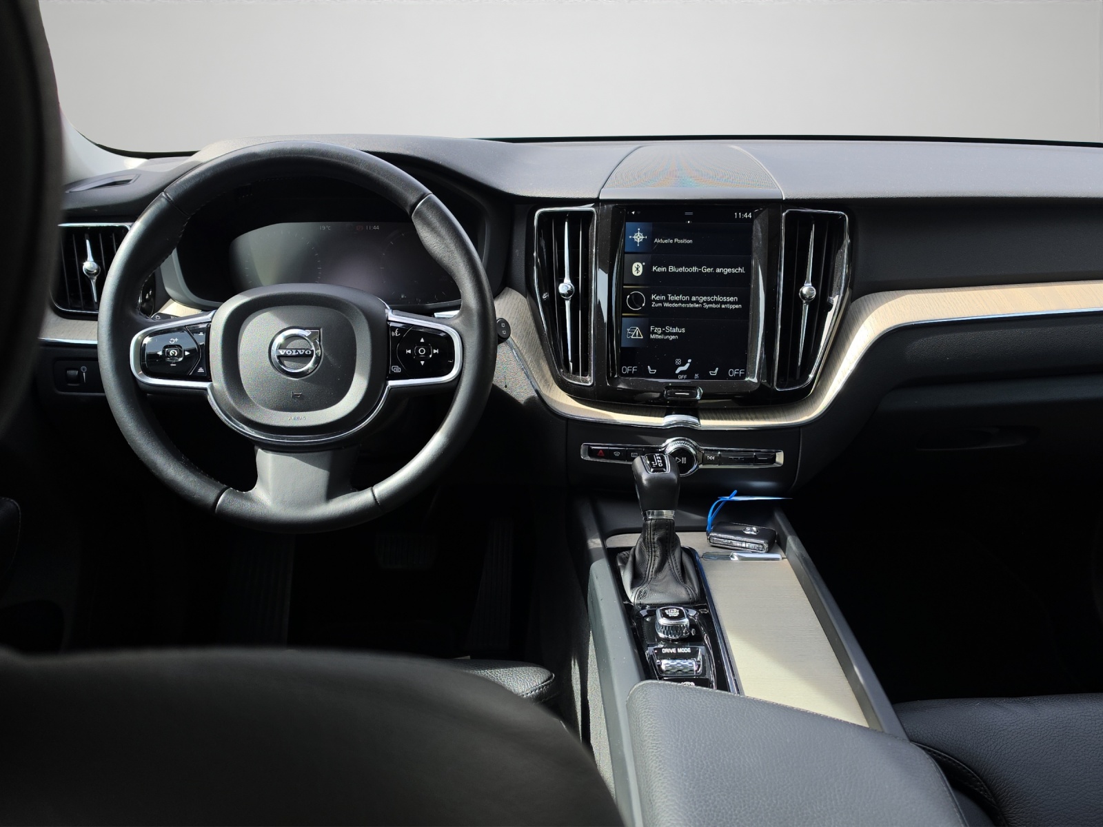 VOLVO XC60 2.0 D5 Inscription AWD-image-10