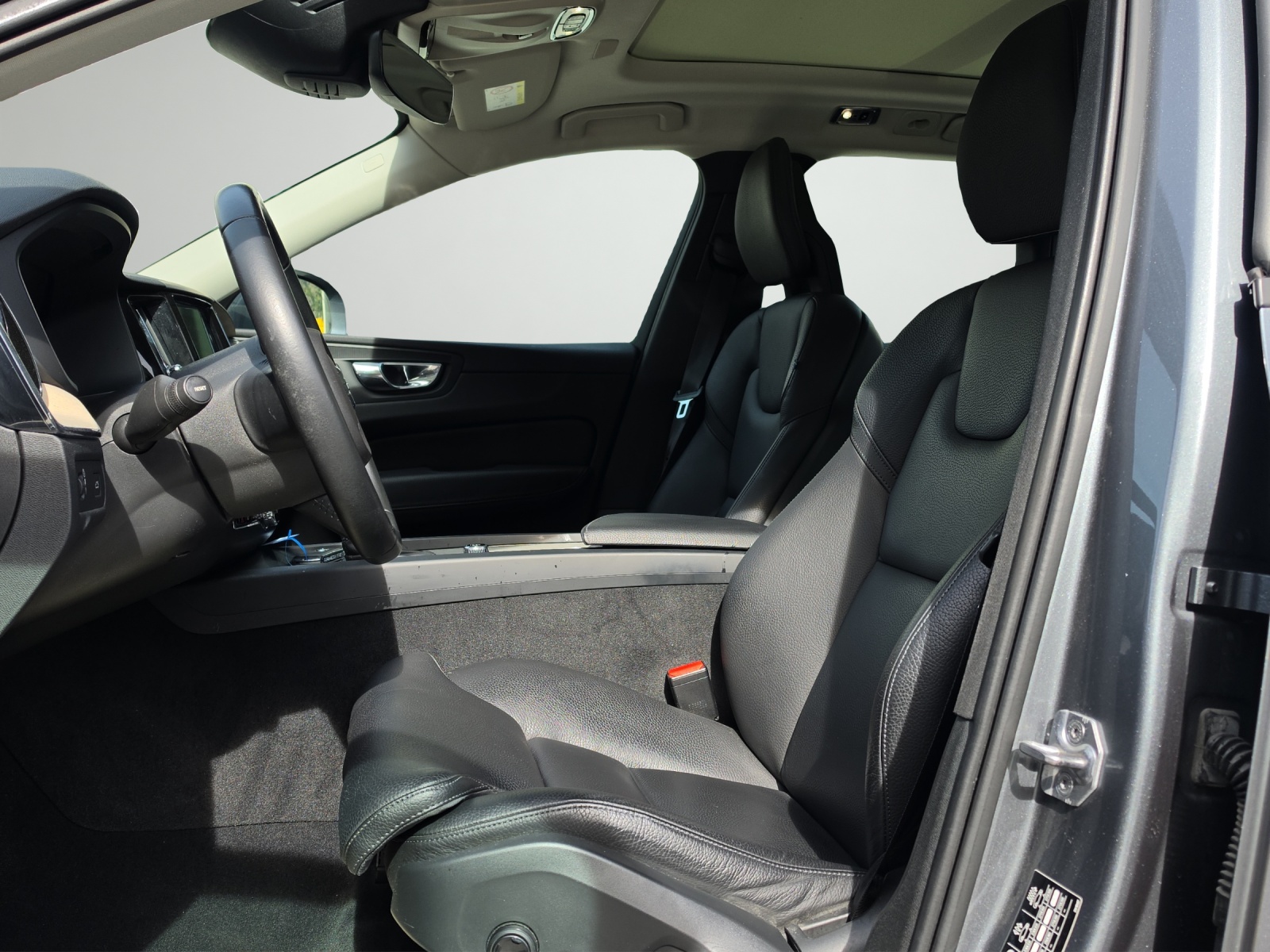 VOLVO XC60 2.0 D5 Inscription AWD-image-9