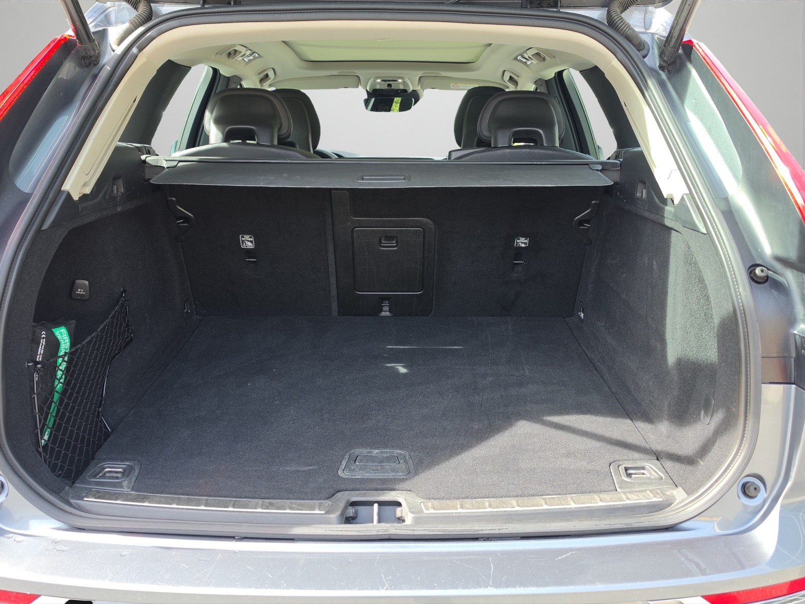 VOLVO XC60 2.0 D5 Inscription AWD-image-17