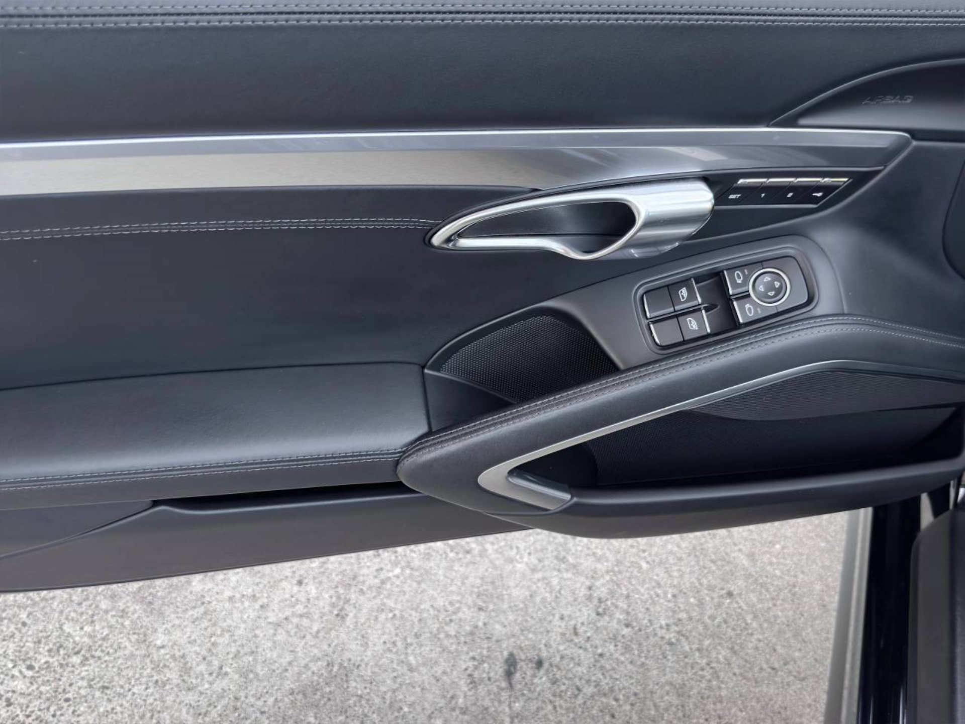 PORSCHE 911 Targa 4S-image-28