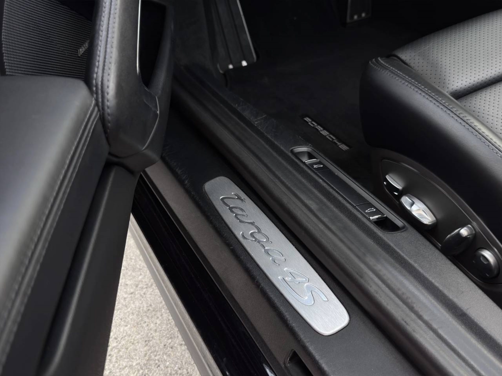 PORSCHE 911 Targa 4S-image-27