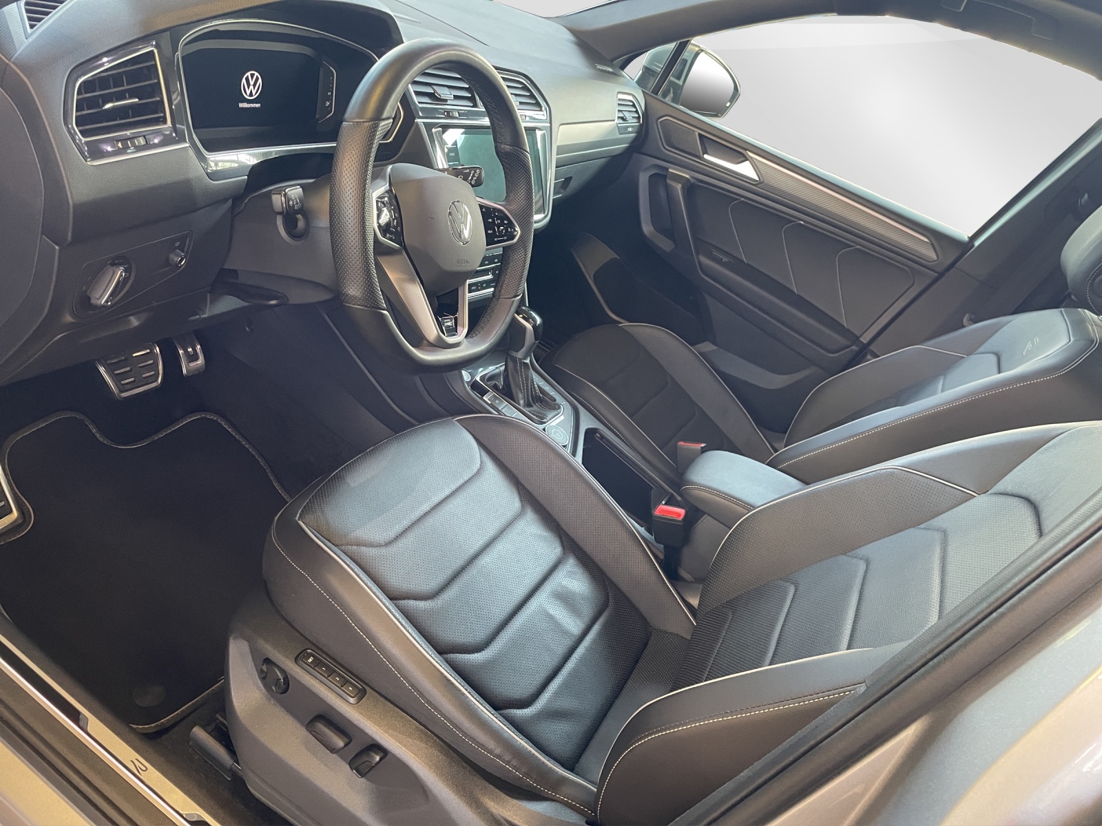 VW Tiguan Allspace 2.0 TSI R-Line DSG-image-8