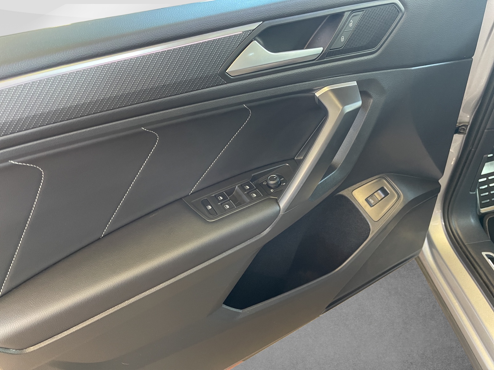 VW Tiguan Allspace 2.0 TSI R-Line DSG-image-11