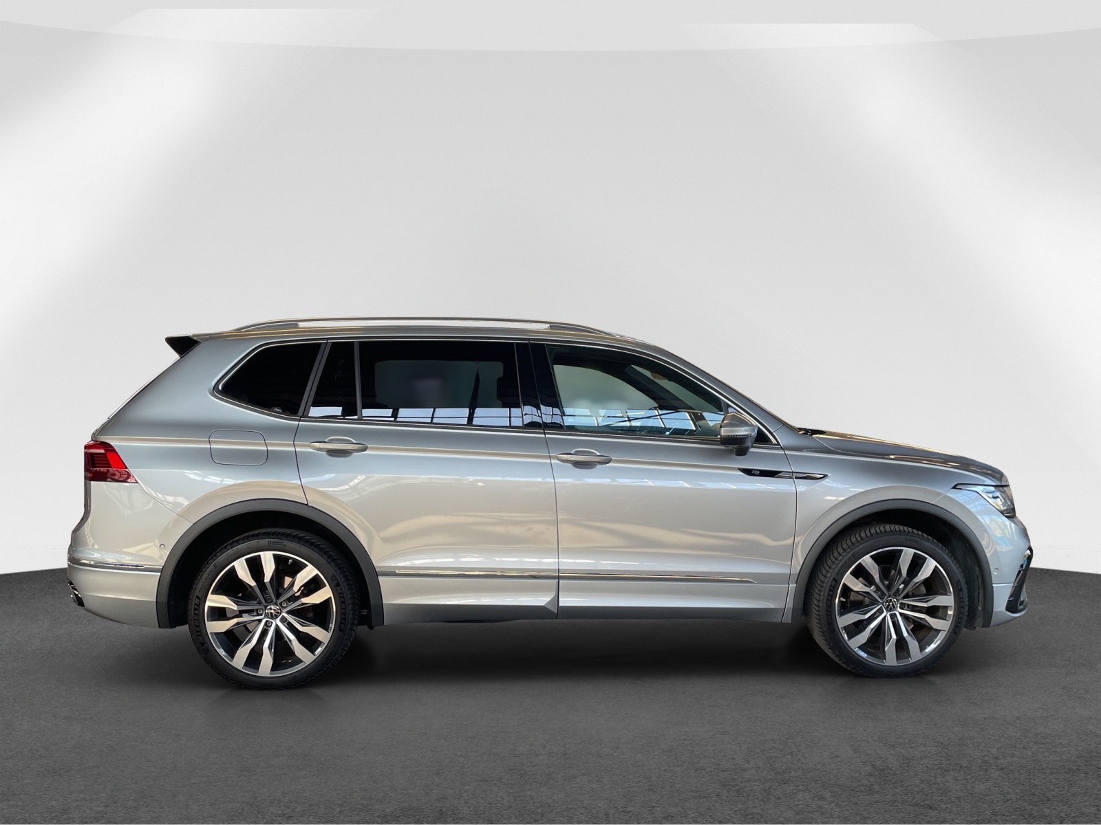 VW Tiguan Allspace 2.0 TSI R-Line DSG-image-7