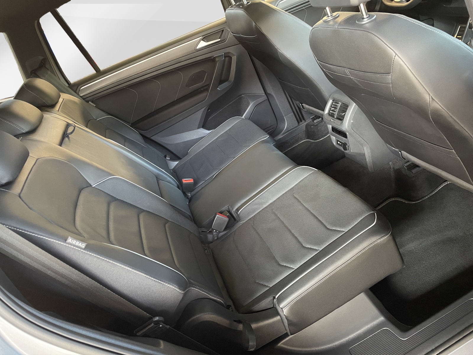 VW Tiguan Allspace 2.0 TSI R-Line DSG-image-14