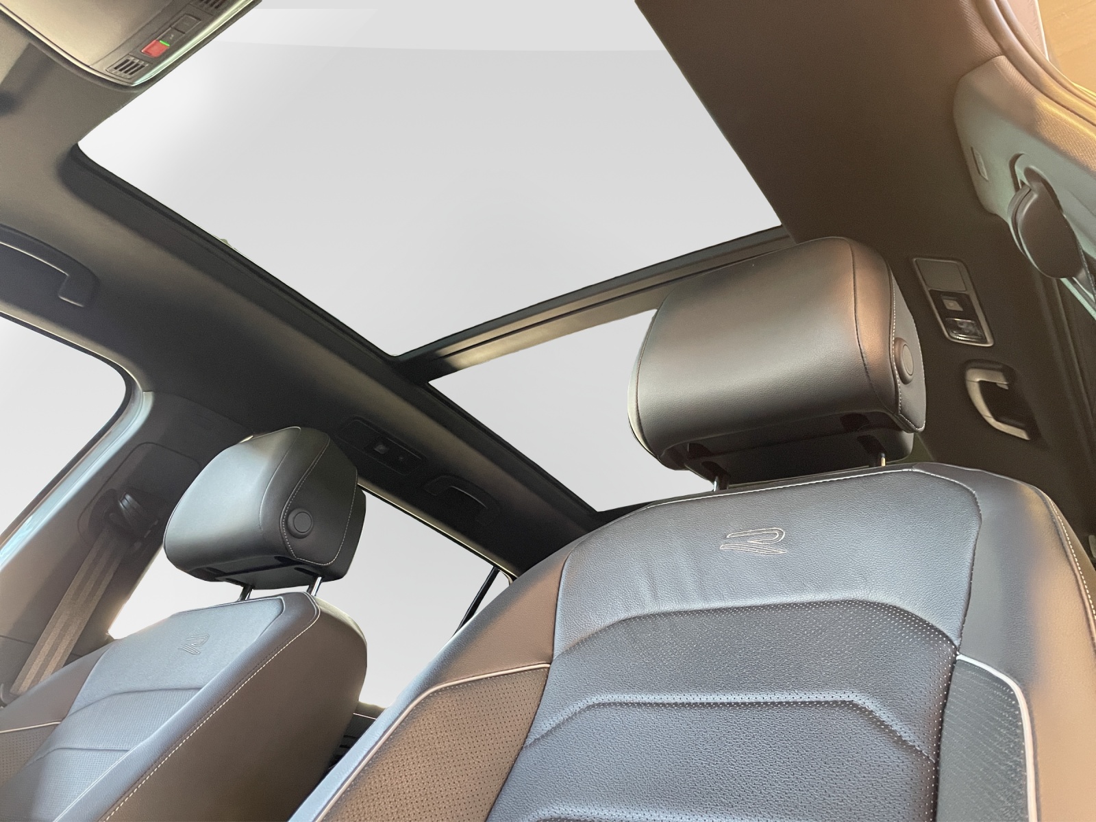 VW Tiguan Allspace 2.0 TSI R-Line DSG-image-12