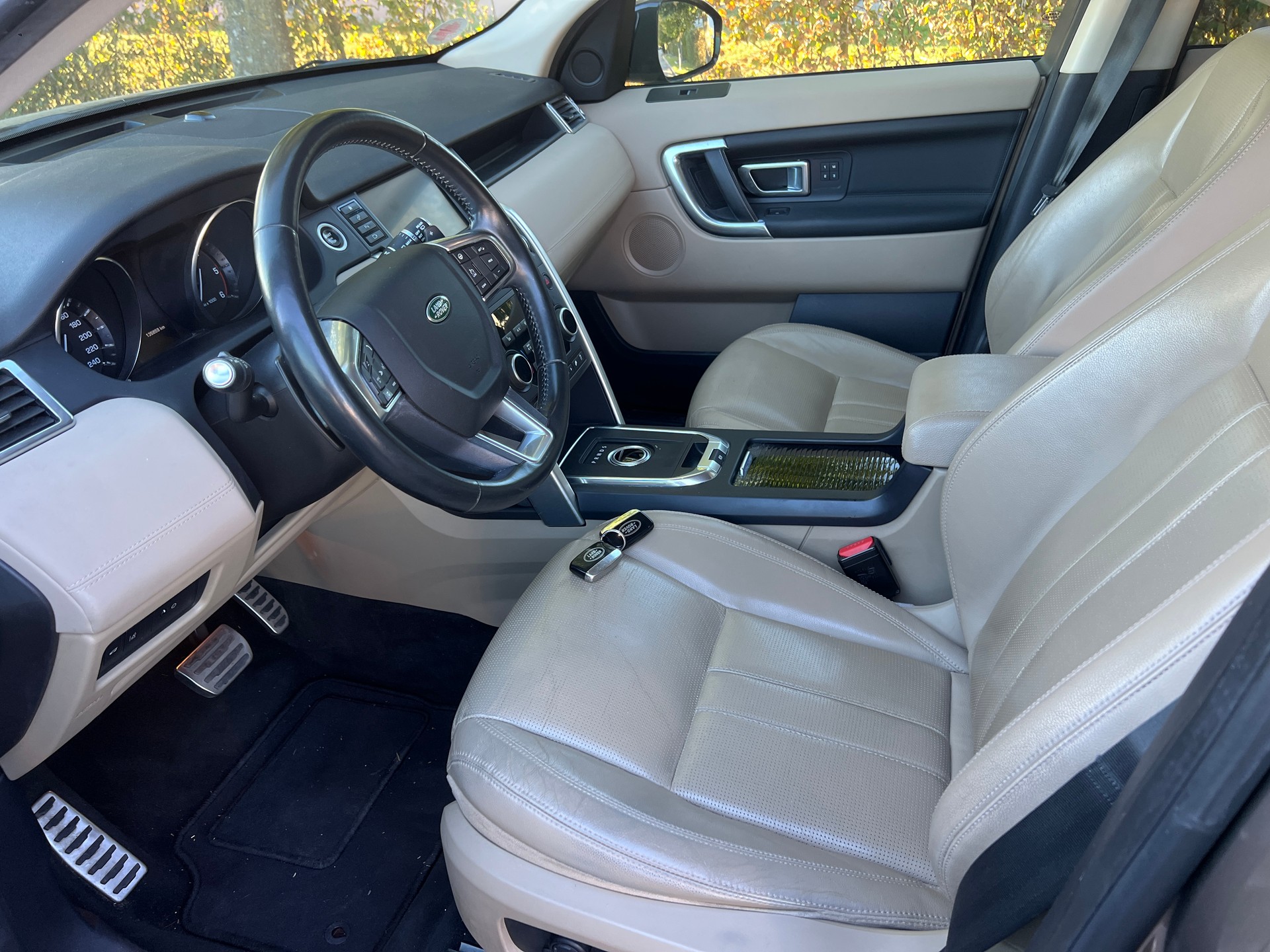 LAND ROVER Discovery Sport 2.0 TD4 HSE Luxury-image-6