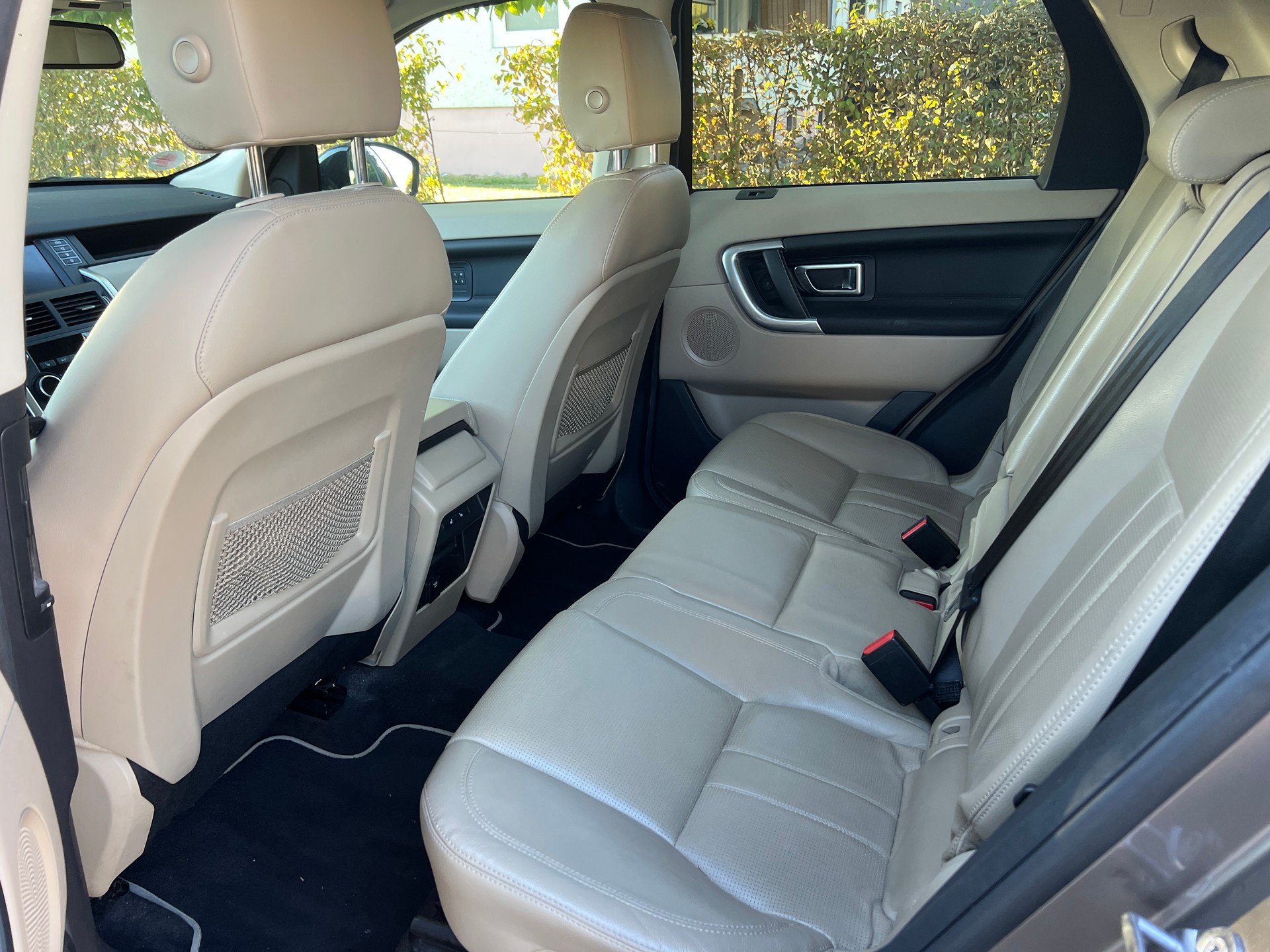 LAND ROVER Discovery Sport 2.0 TD4 HSE Luxury-image-12