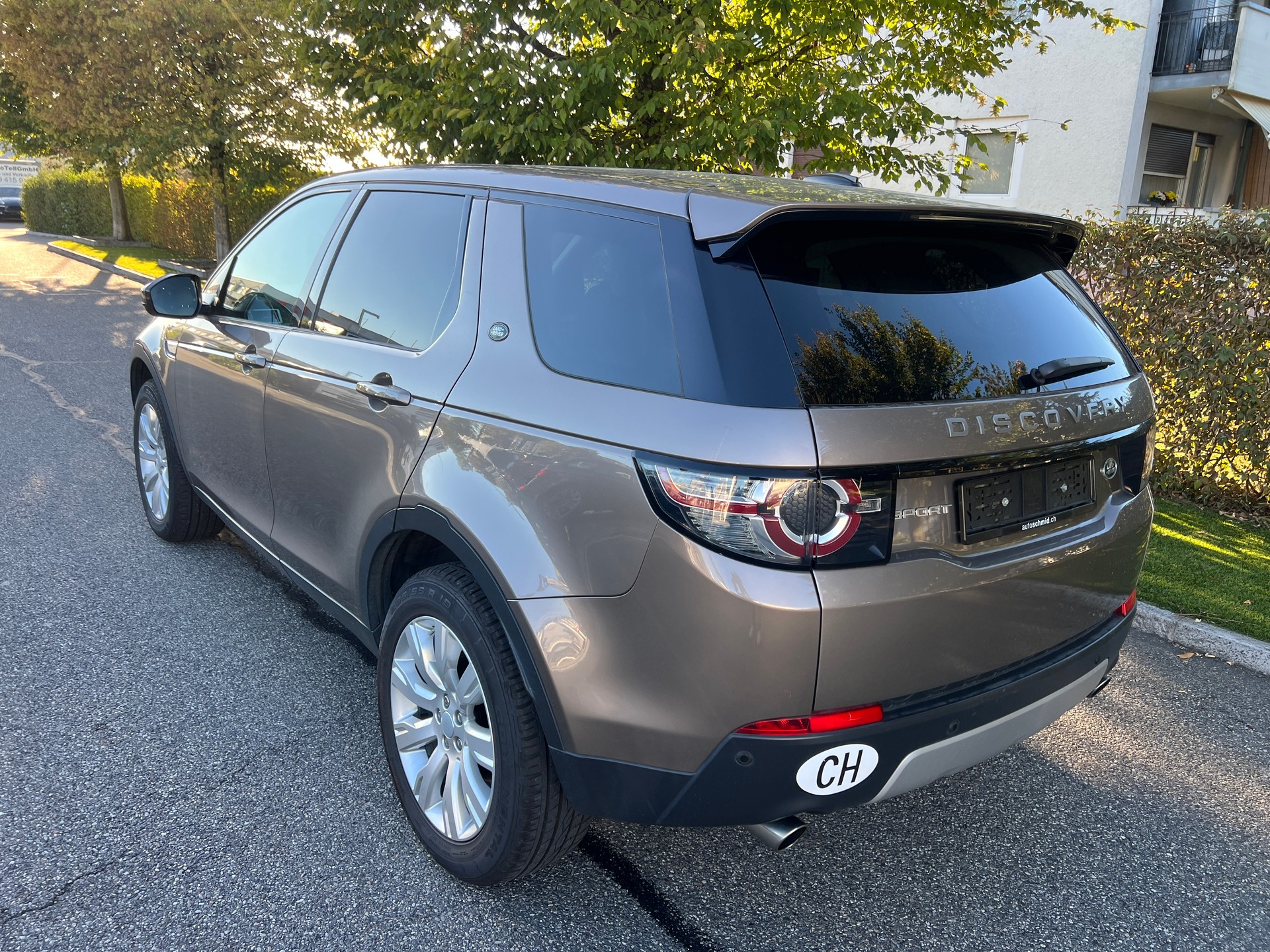 LAND ROVER Discovery Sport 2.0 TD4 HSE Luxury-image-3