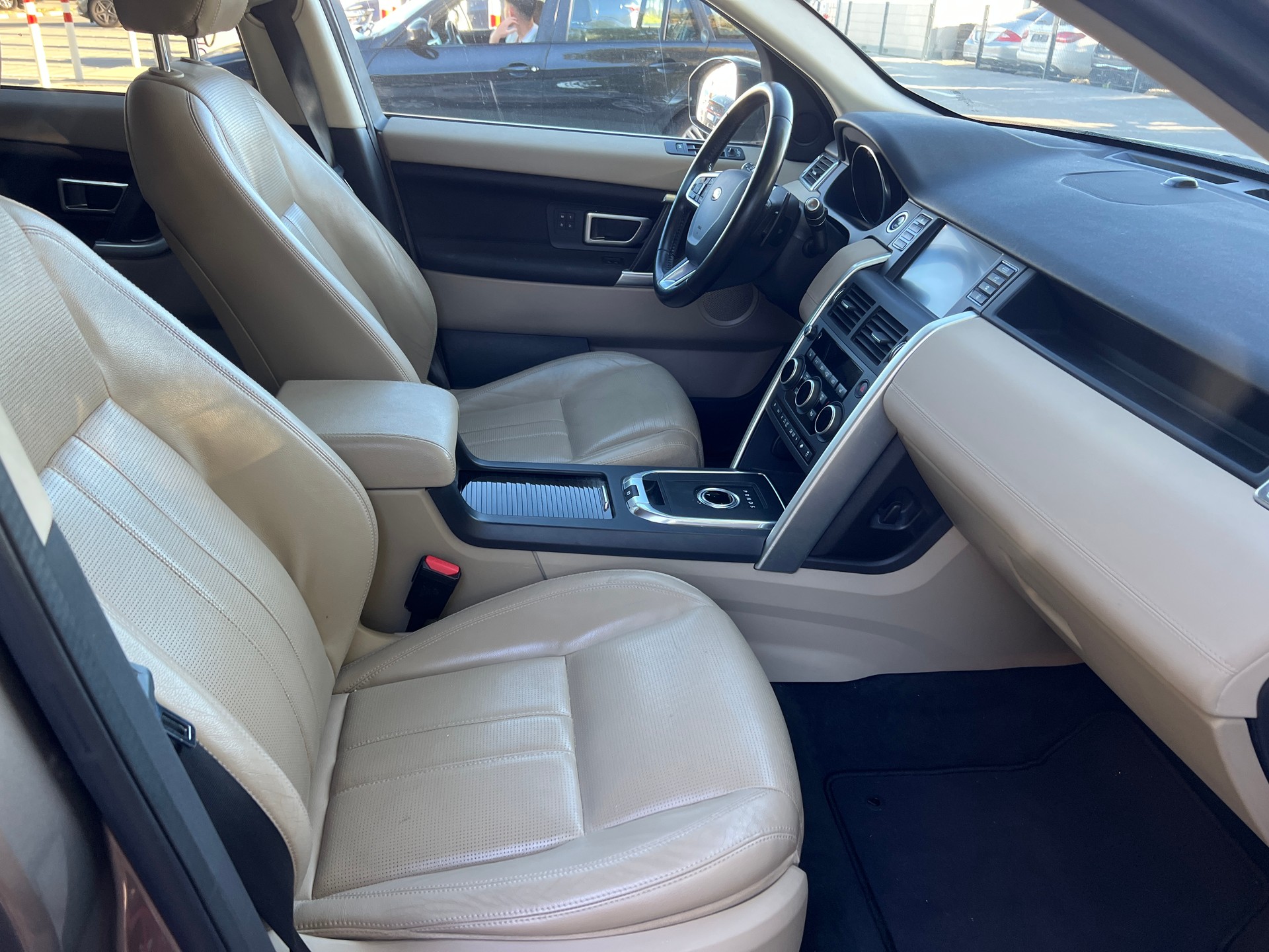 LAND ROVER Discovery Sport 2.0 TD4 HSE Luxury-image-10