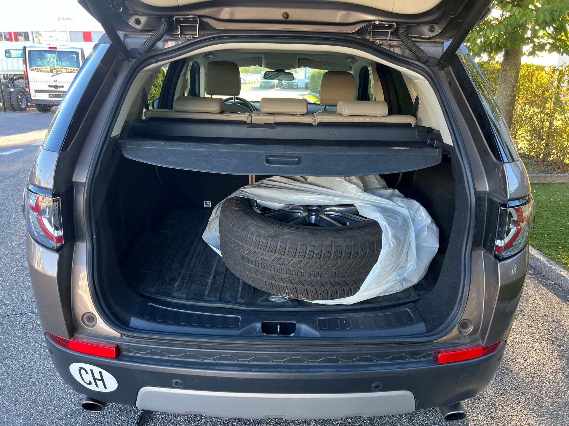 LAND ROVER Discovery Sport 2.0 TD4 HSE Luxury-image-13