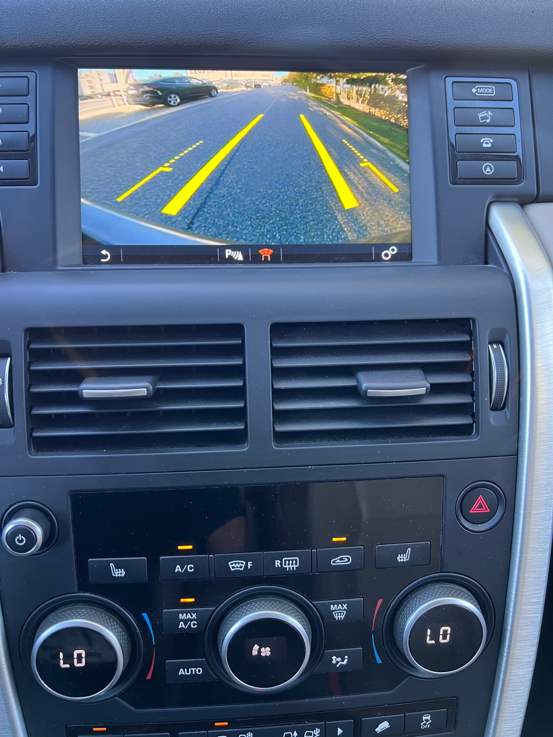 LAND ROVER Discovery Sport 2.0 TD4 HSE Luxury-image-9