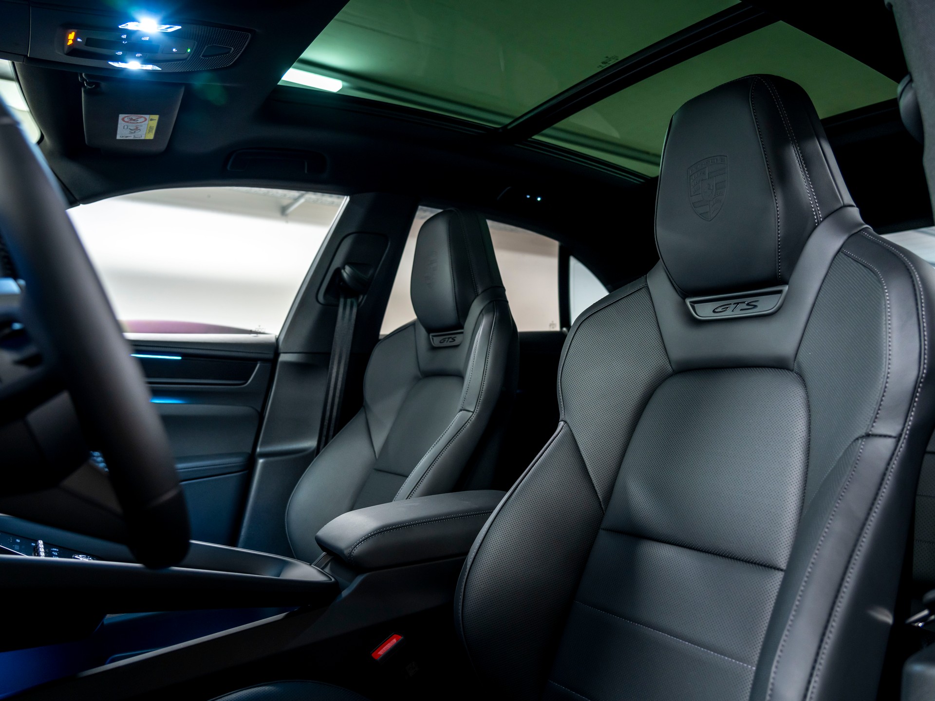 PORSCHE Macan 4 GTS 100kWh-image-10