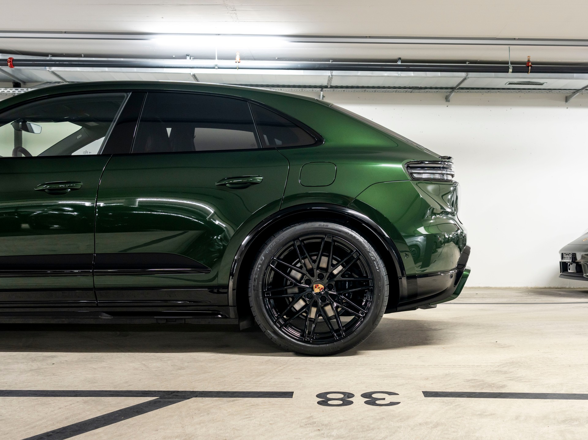 PORSCHE Macan 4 GTS 100kWh-image-8