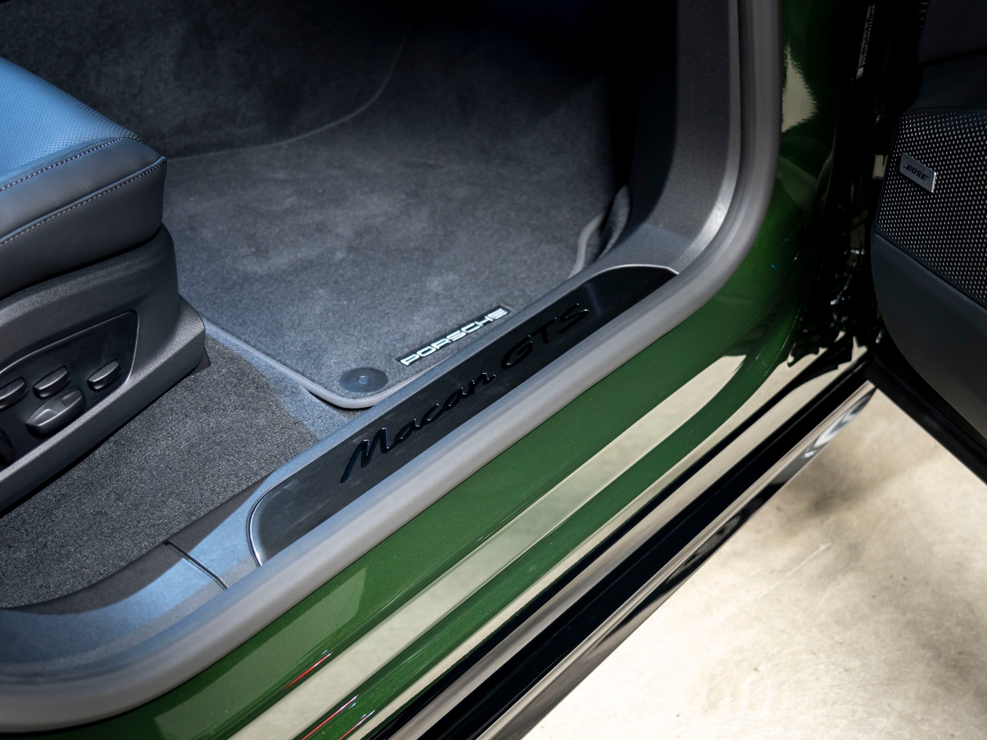 PORSCHE Macan 4 GTS 100kWh-image-22