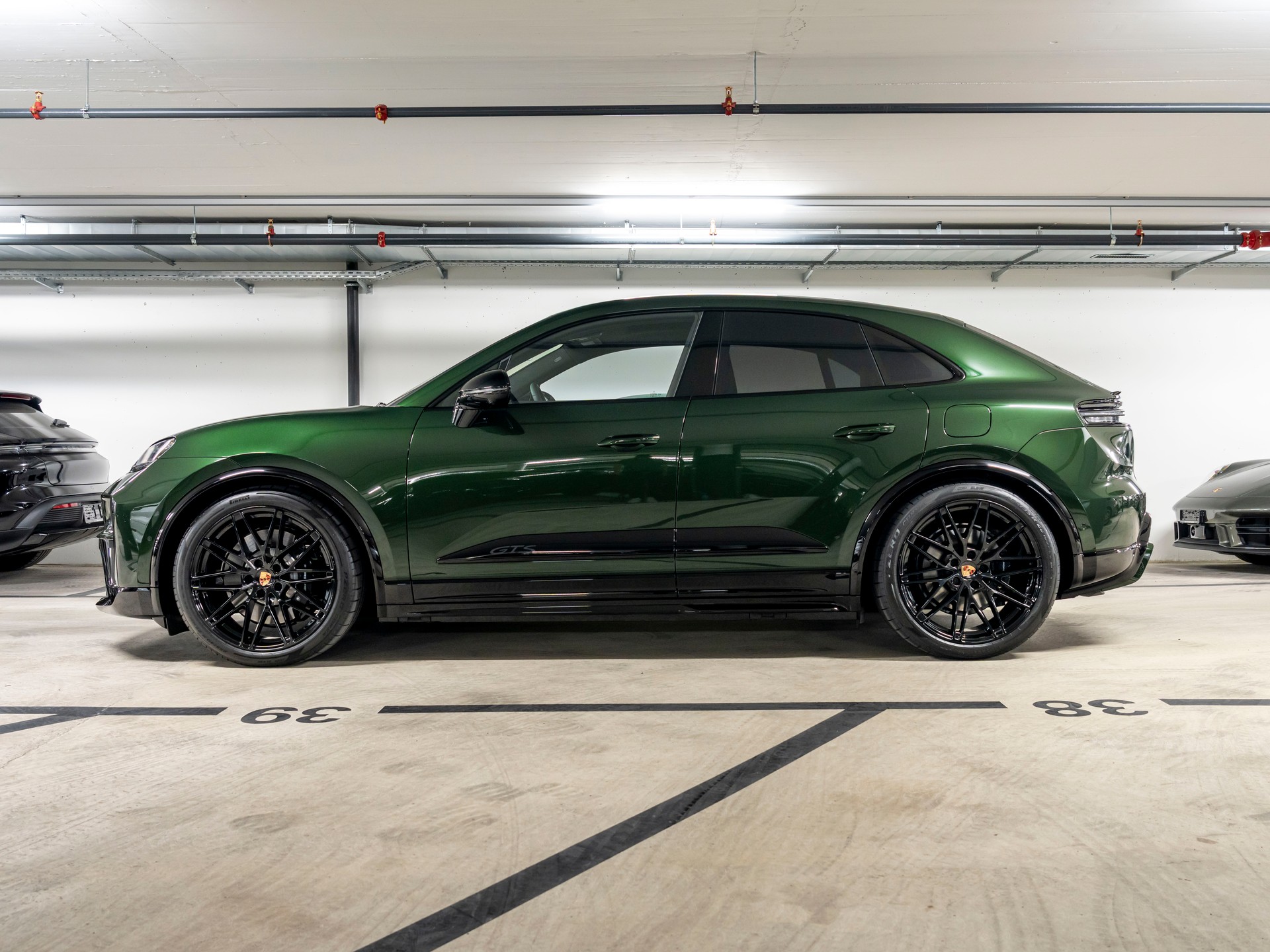 PORSCHE Macan 4 GTS 100kWh-showroom-element-1
