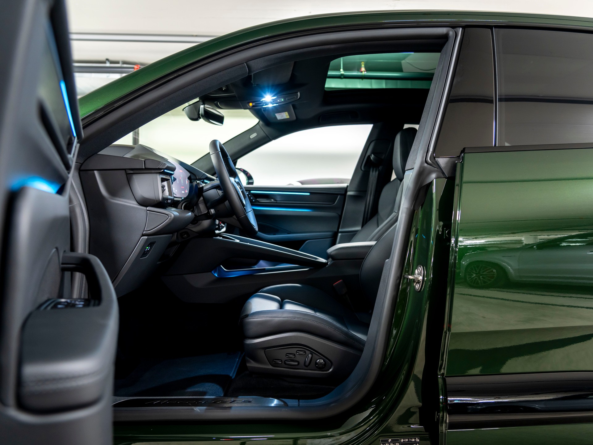 PORSCHE Macan 4 GTS 100kWh-image-17