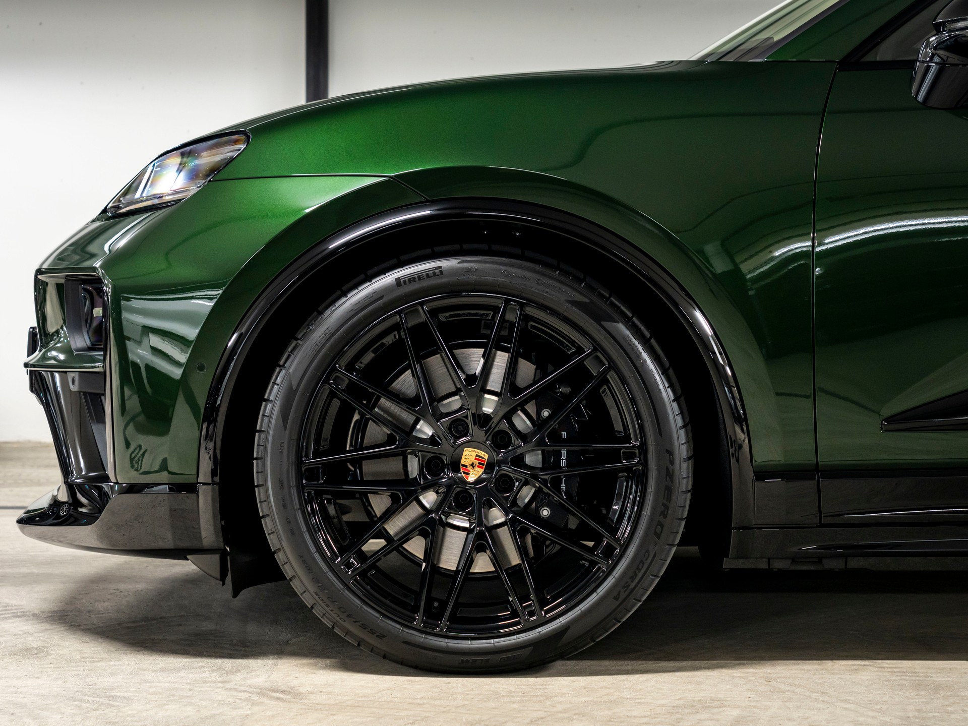 PORSCHE Macan 4 GTS 100kWh-image-5