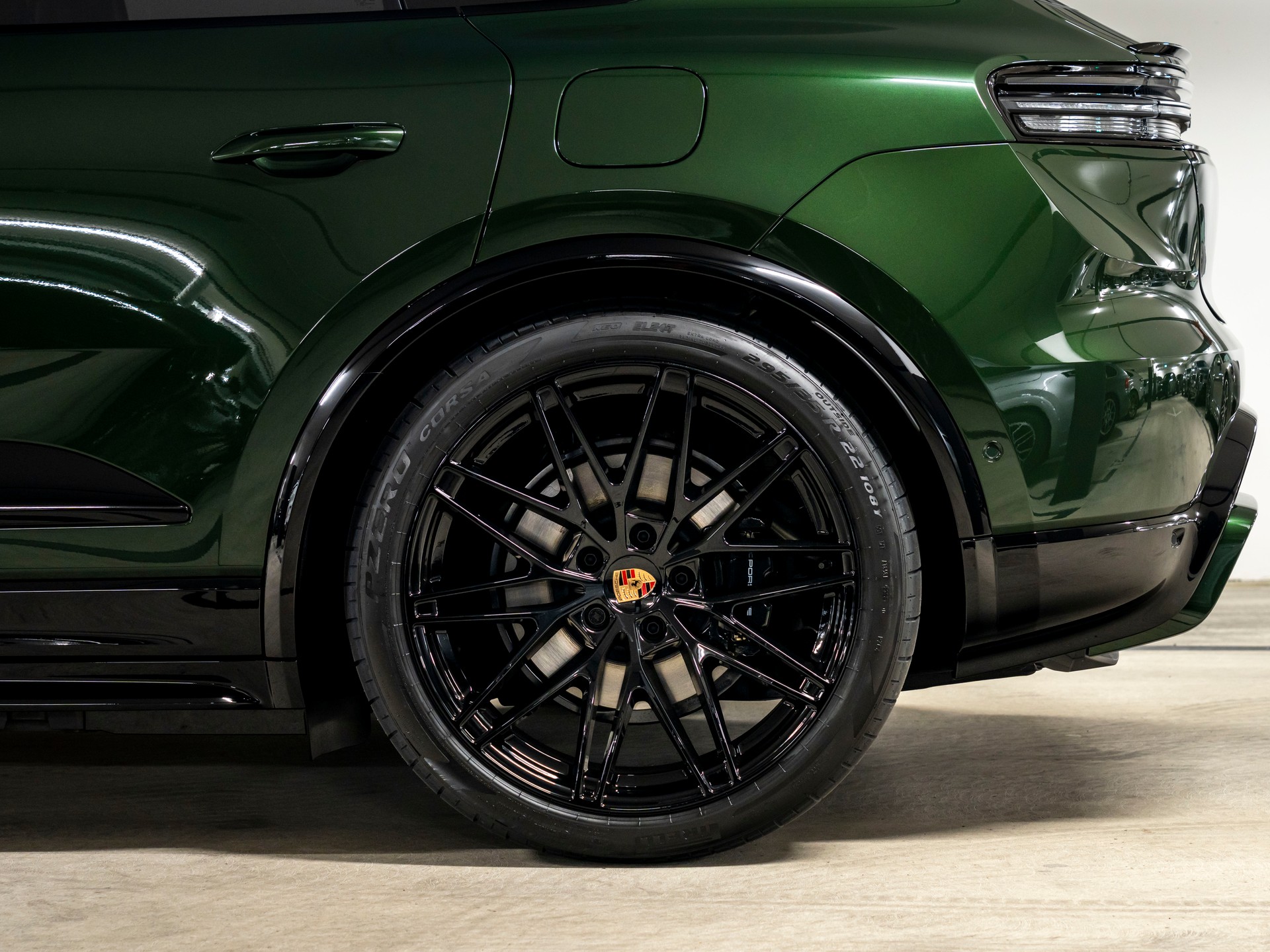 PORSCHE Macan 4 GTS 100kWh-image-7