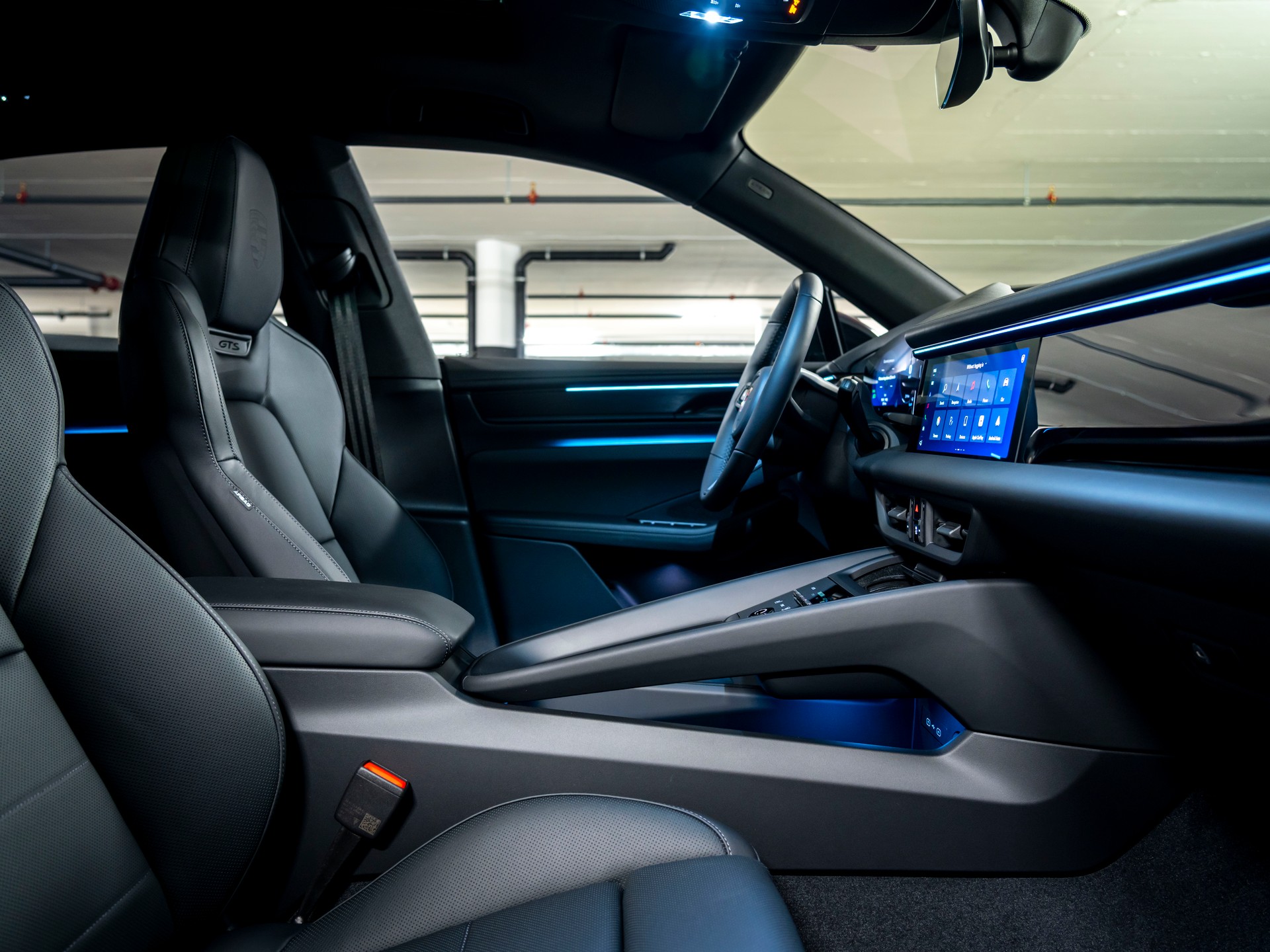 PORSCHE Macan 4 GTS 100kWh-image-24