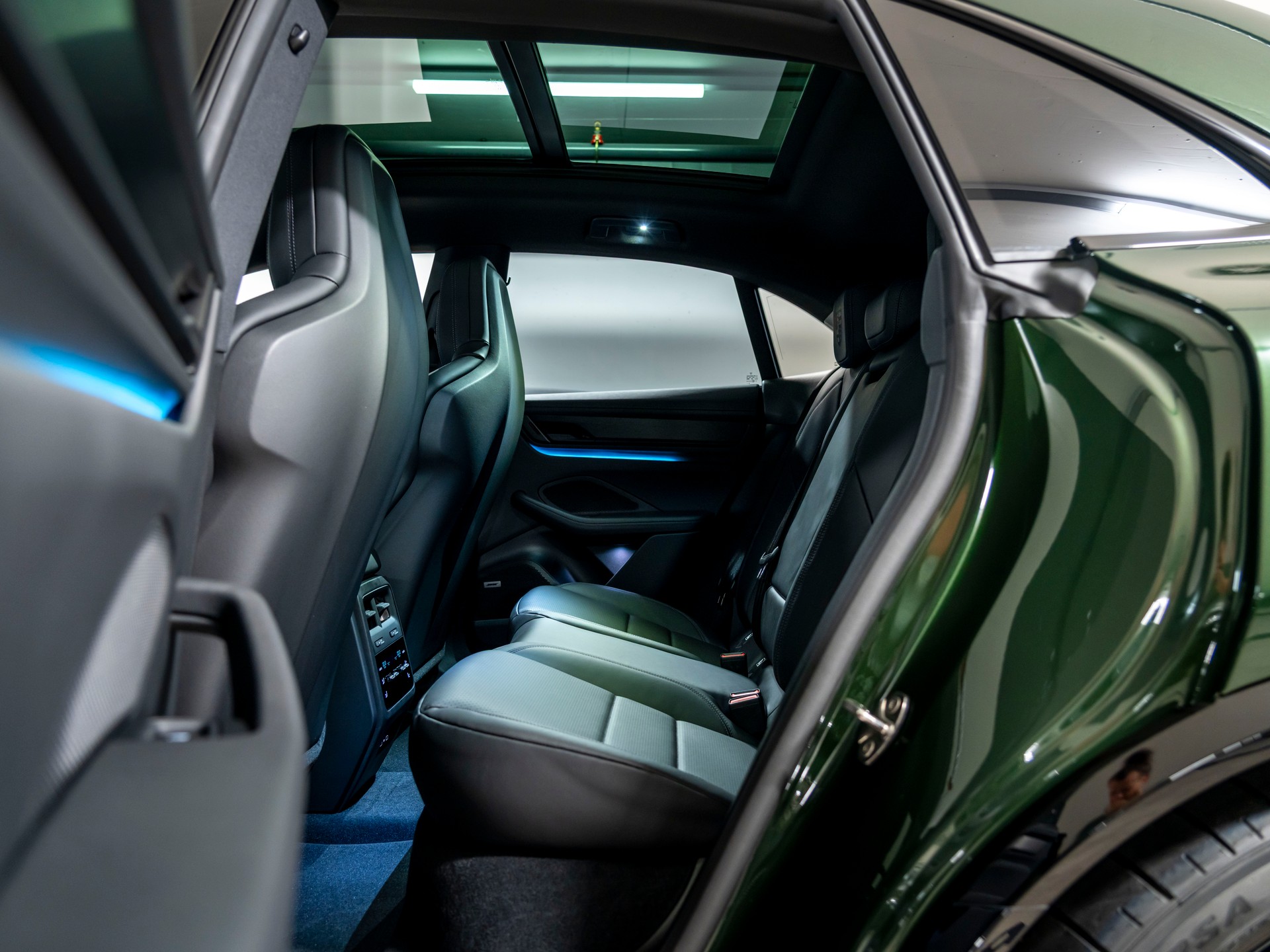PORSCHE Macan 4 GTS 100kWh-image-19