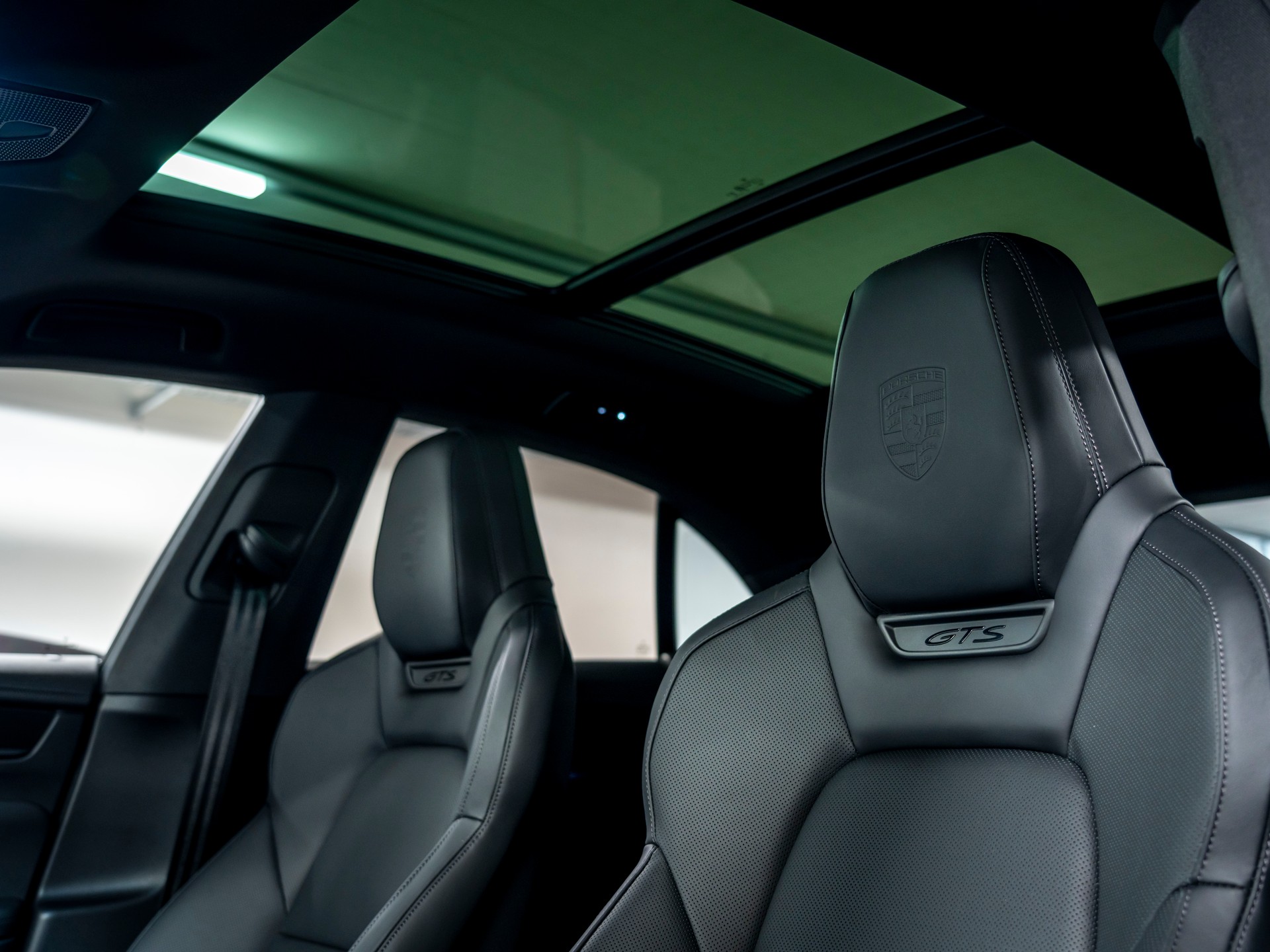 PORSCHE Macan 4 GTS 100kWh-image-11