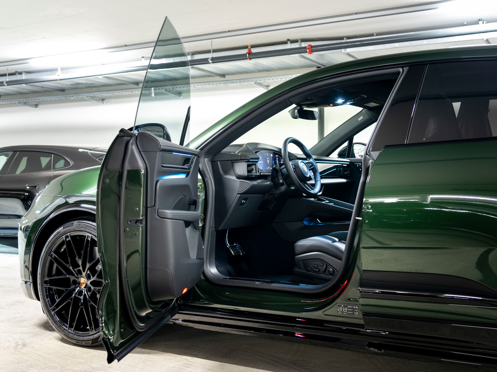 PORSCHE Macan 4 GTS 100kWh-image-16