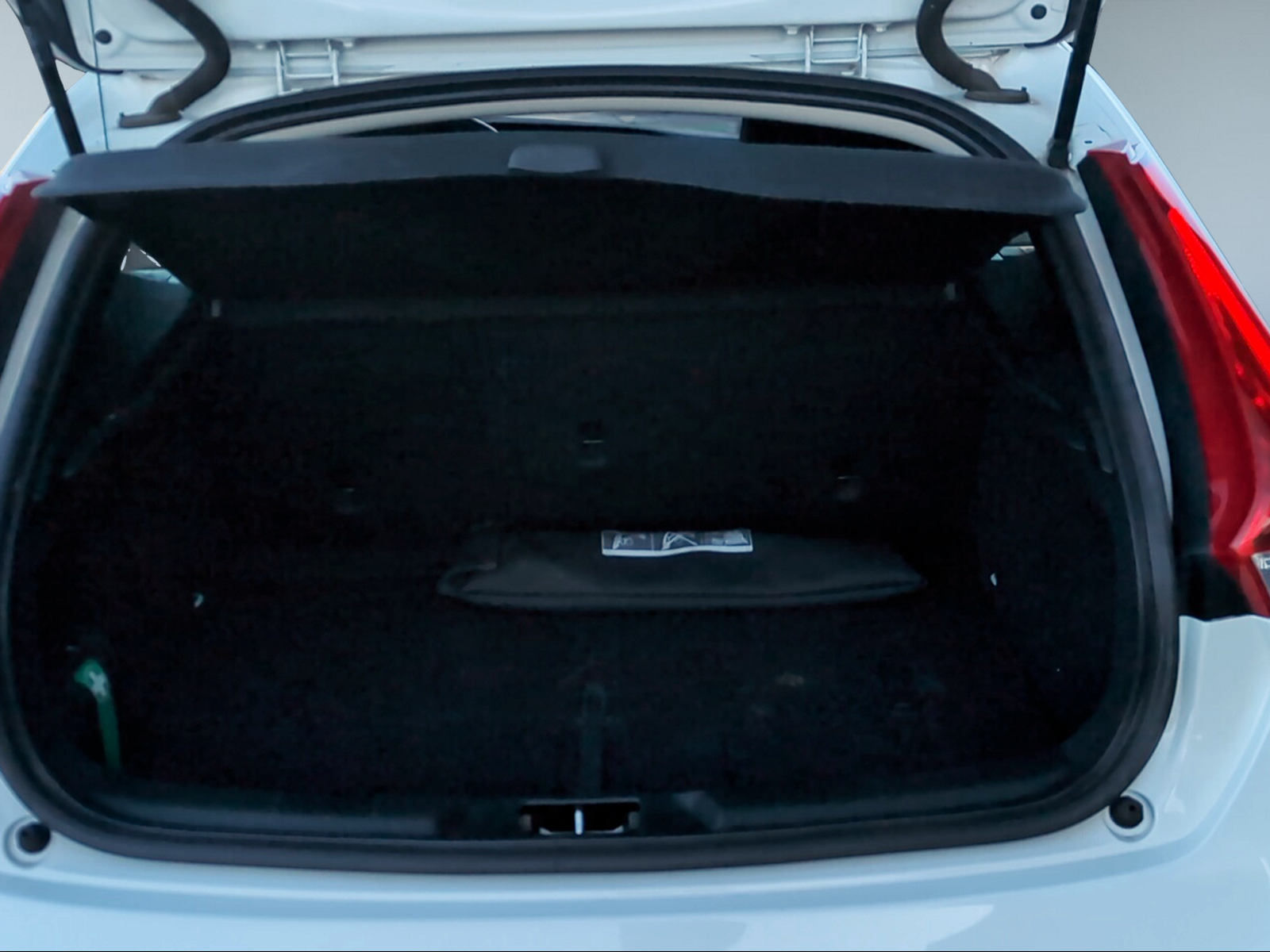 VOLVO V40 1.5 T2 Kinetic S/S-image-11