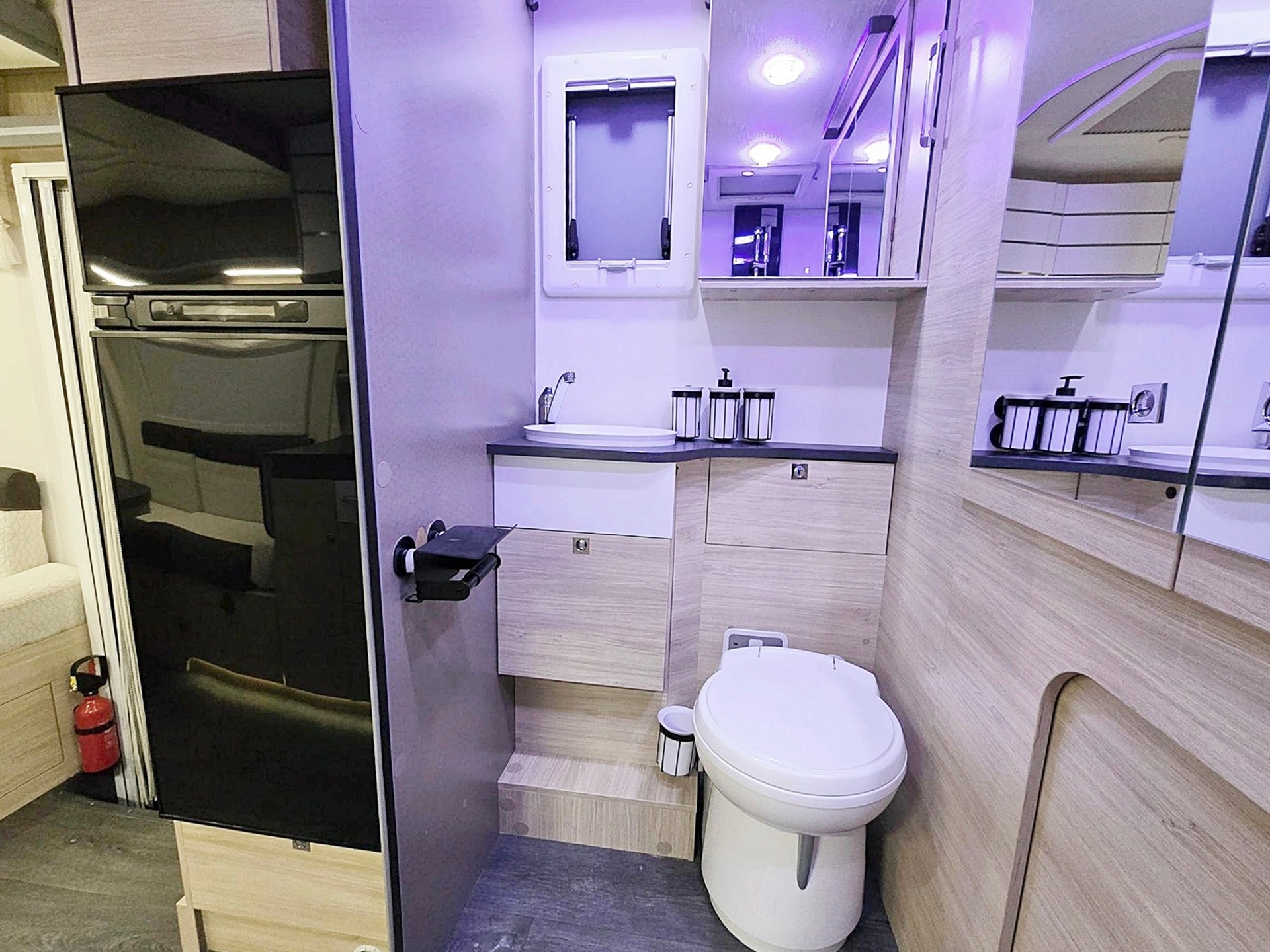 CHALLENGER GRAPHITE 260 GRAPHITE EDITION 2,3 DIESEL 9G-AUTOMAT FIAT DUCATO MJ 140-image-9