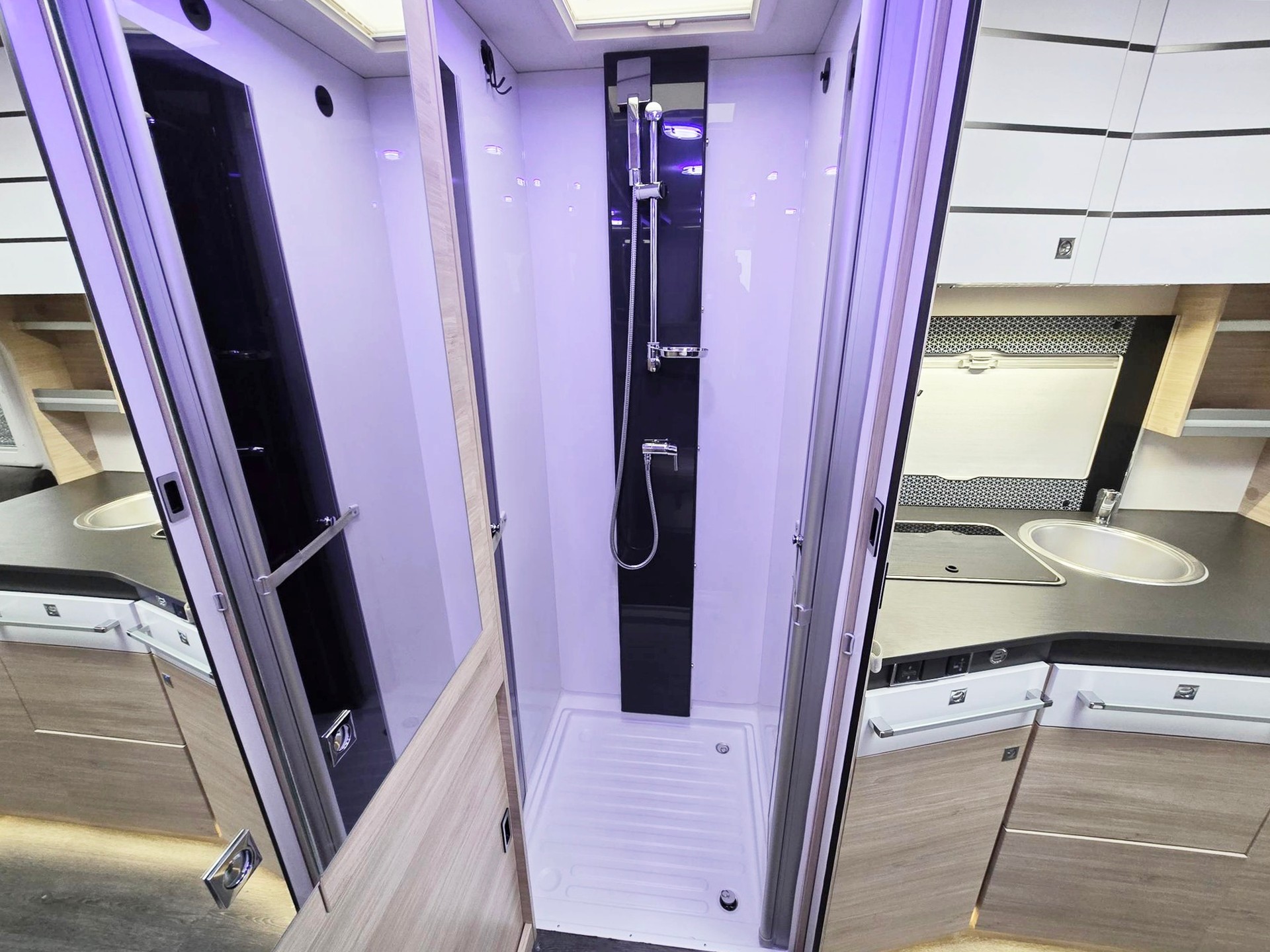 CHALLENGER GRAPHITE 260 GRAPHITE EDITION 2,3 DIESEL 9G-AUTOMAT FIAT DUCATO MJ 140-image-10