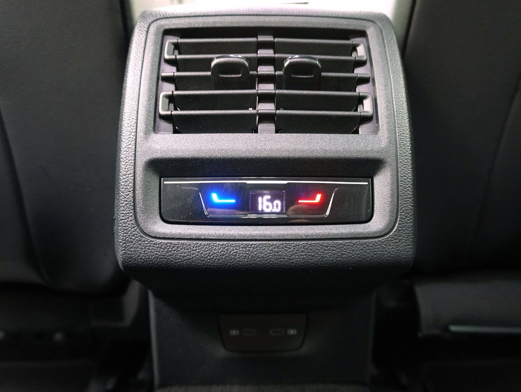 VW Golf 8.5 2.0 TSI DSG R-Line Black Style 4Motion **VW Werksgarantie bis 12/2030**-image-13