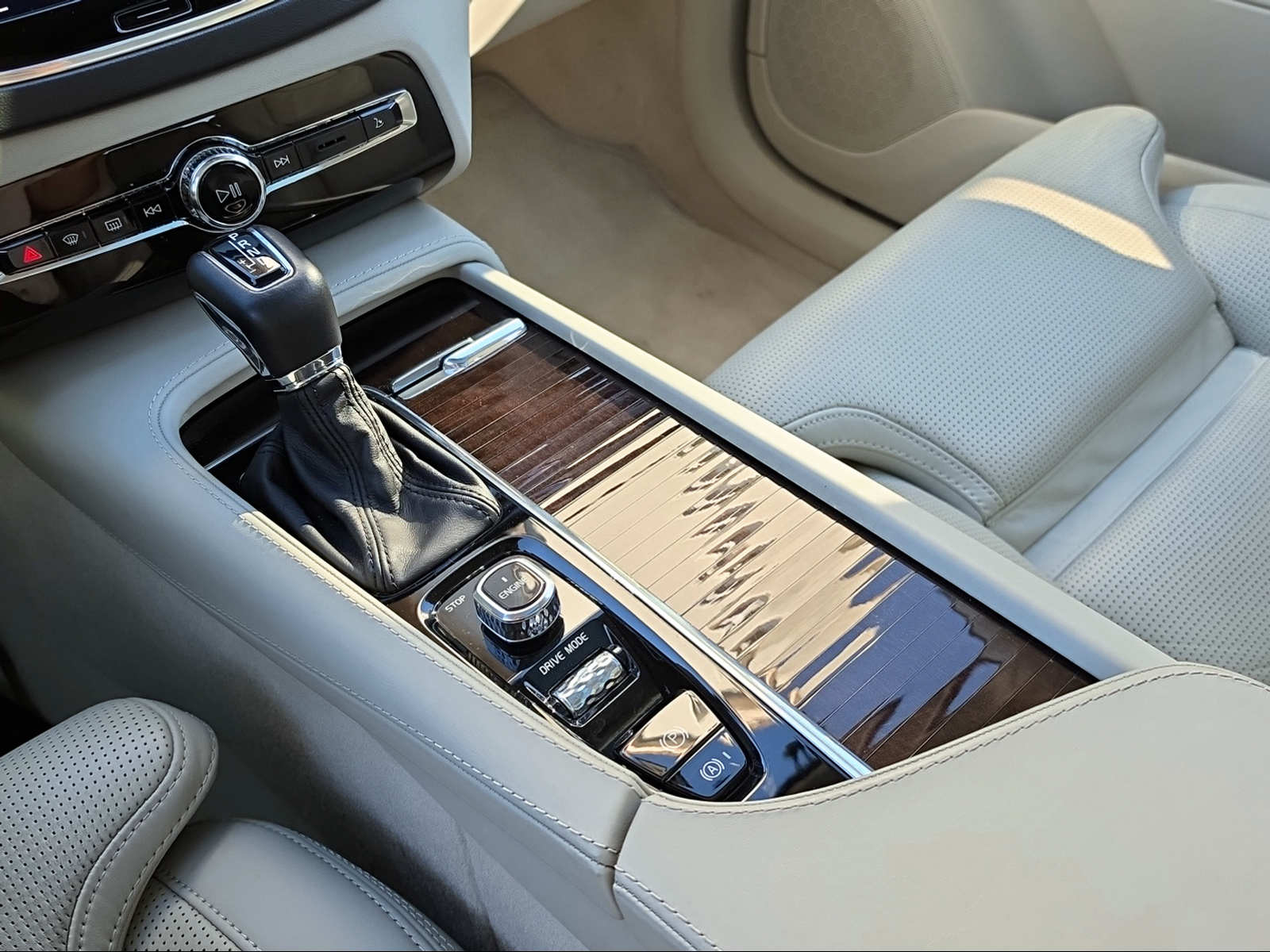 VOLVO XC90 2.0 D5 Inscription 5P. AWD-image-12