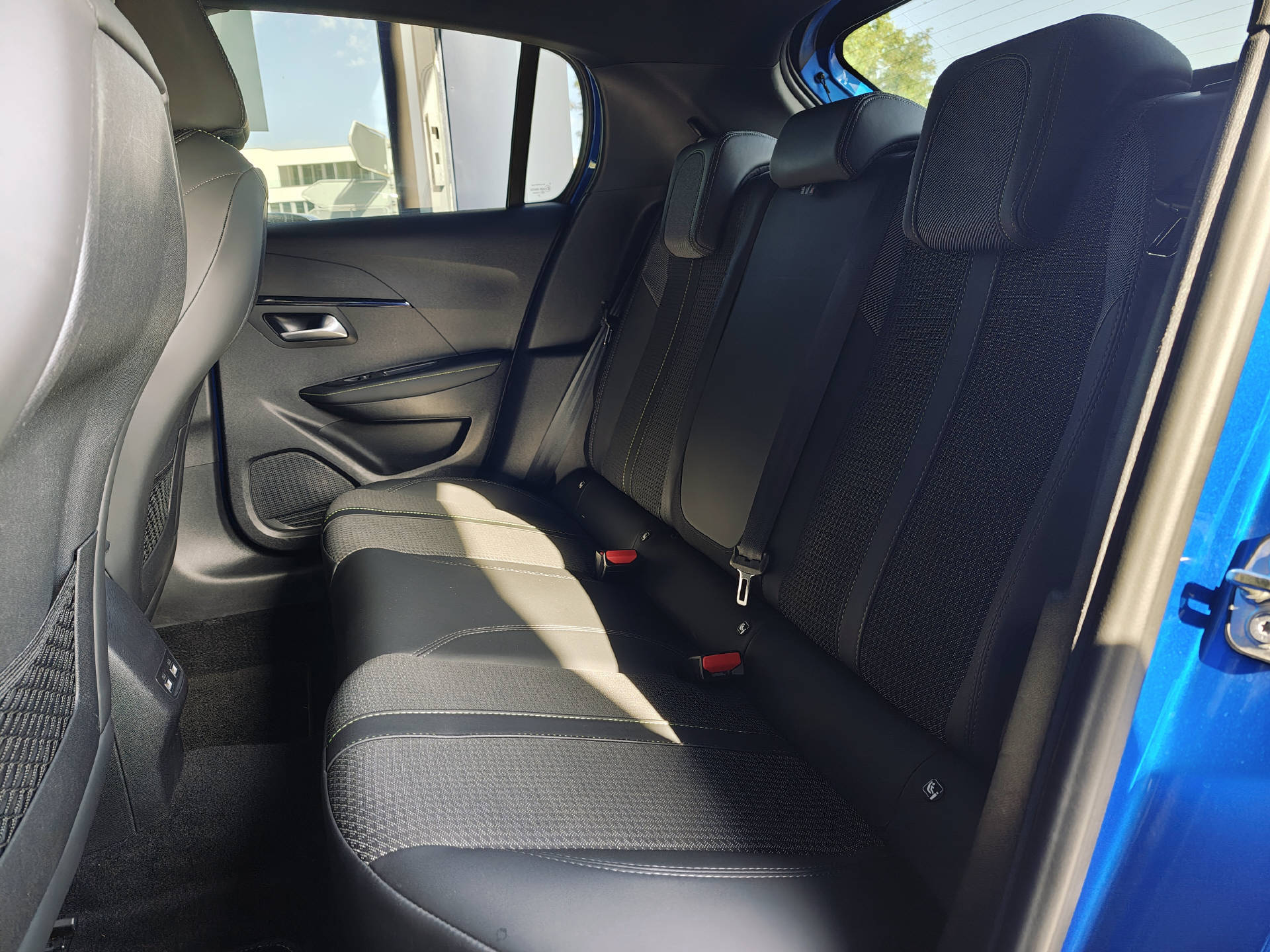 PEUGEOT 208 1.2 PureTech 130 GT-image-11