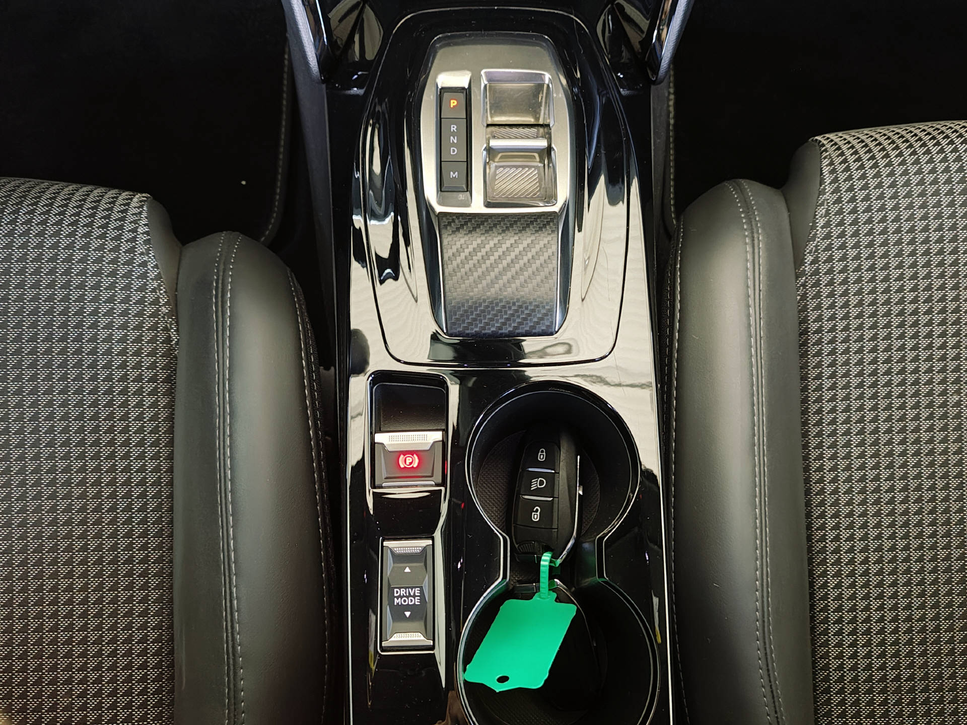PEUGEOT 208 1.2 PureTech 130 GT-image-16
