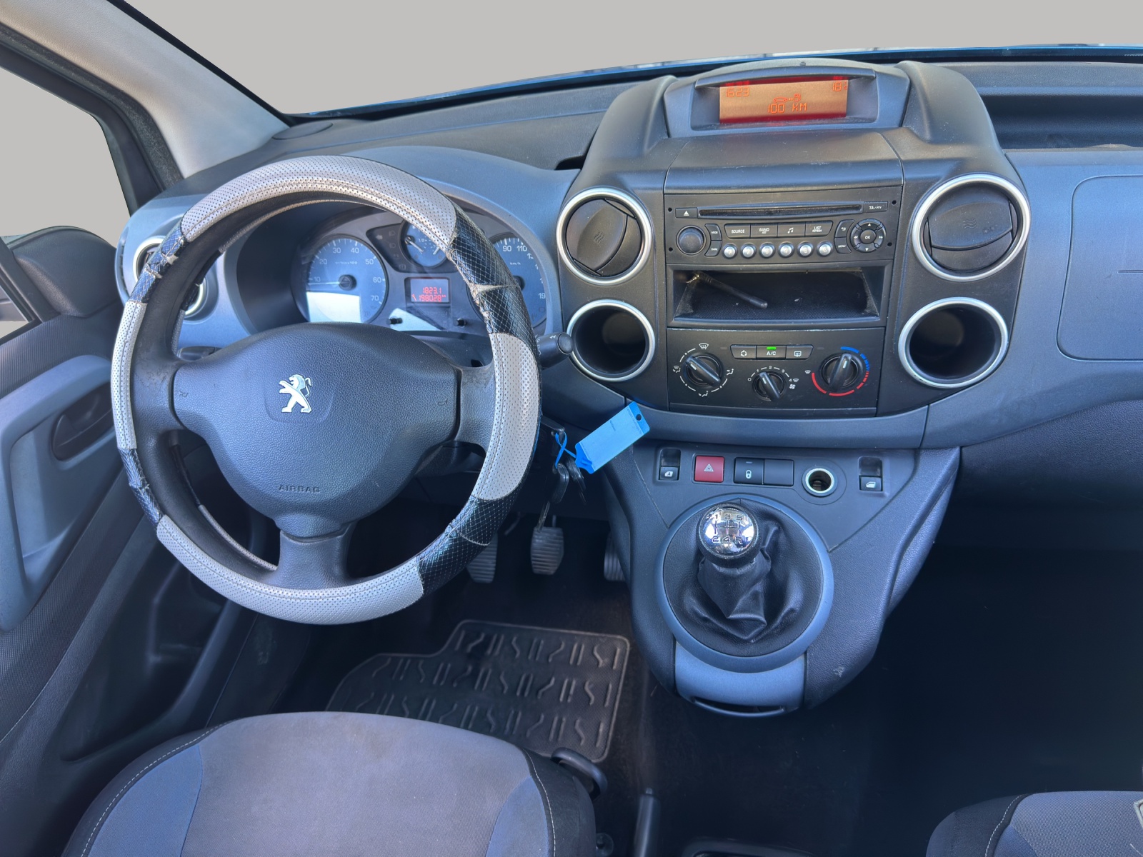 PEUGEOT Partner 1.6 e-HDI Family-image-16