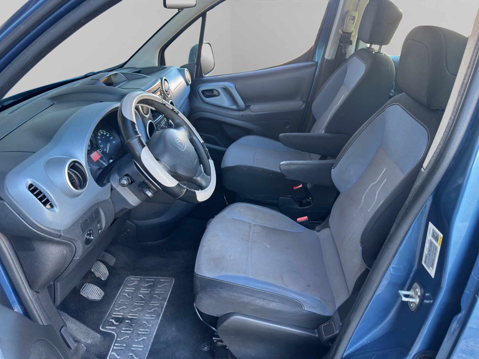 PEUGEOT Partner 1.6 e-HDI Family-image-17