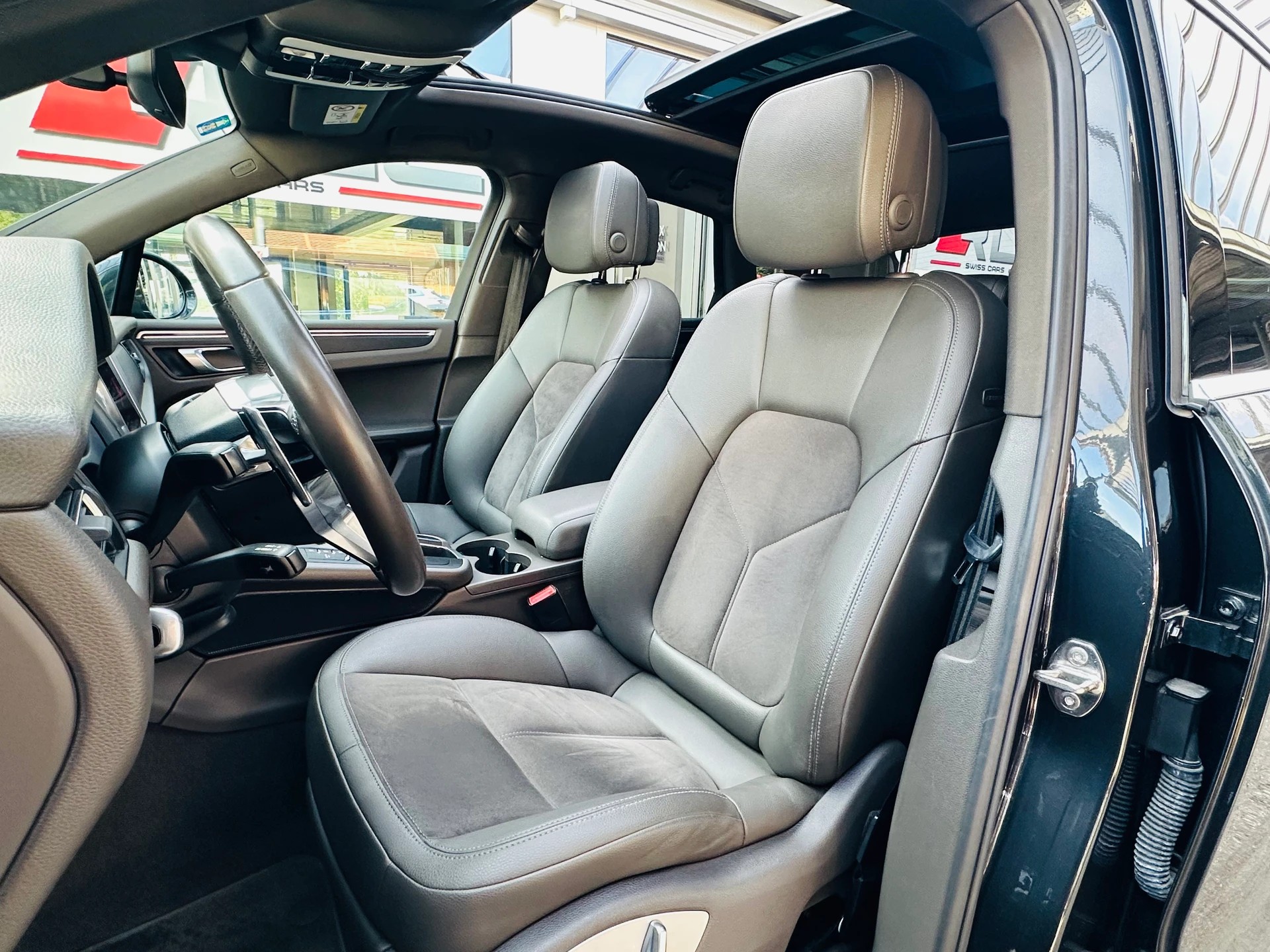 PORSCHE Macan PDK-image-12
