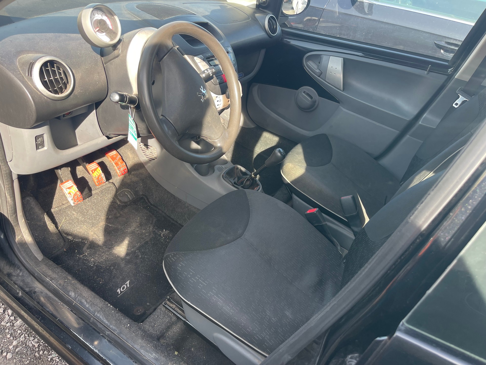 PEUGEOT 107 1.0 Swiss Edition-image-6