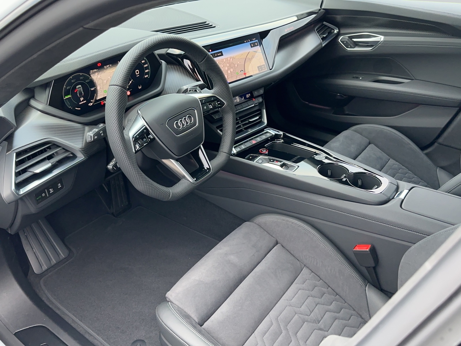 AUDI e-tron GT quattro-image-4