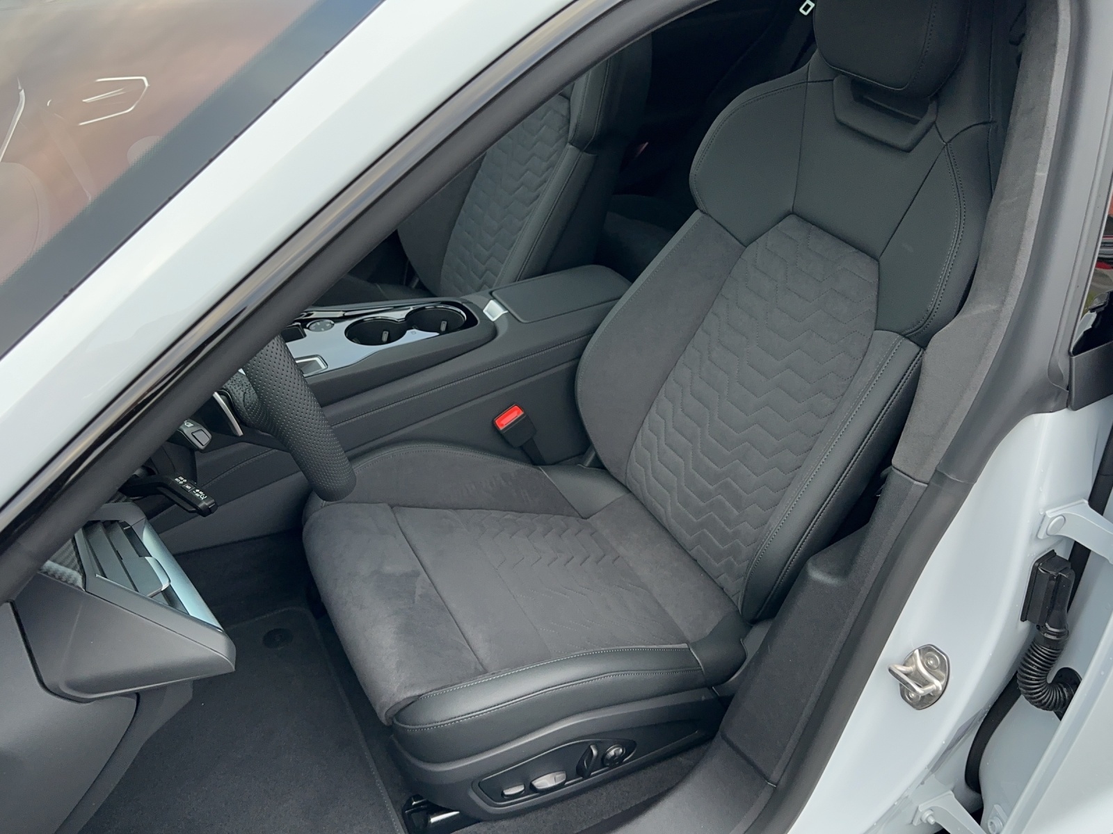 AUDI e-tron GT quattro-image-9