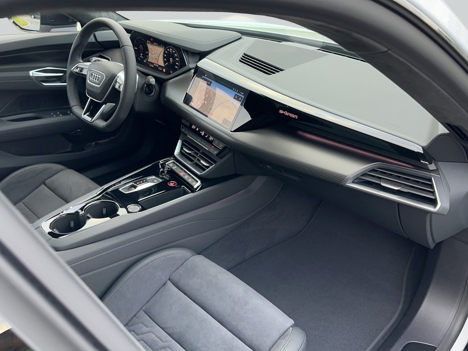 AUDI e-tron GT quattro-image-7