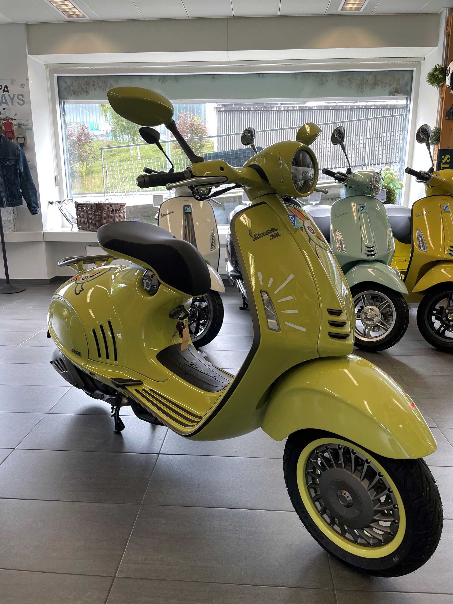 PIAGGIO Vespa 946 125 Bunny 10 Anniversario-image-1
