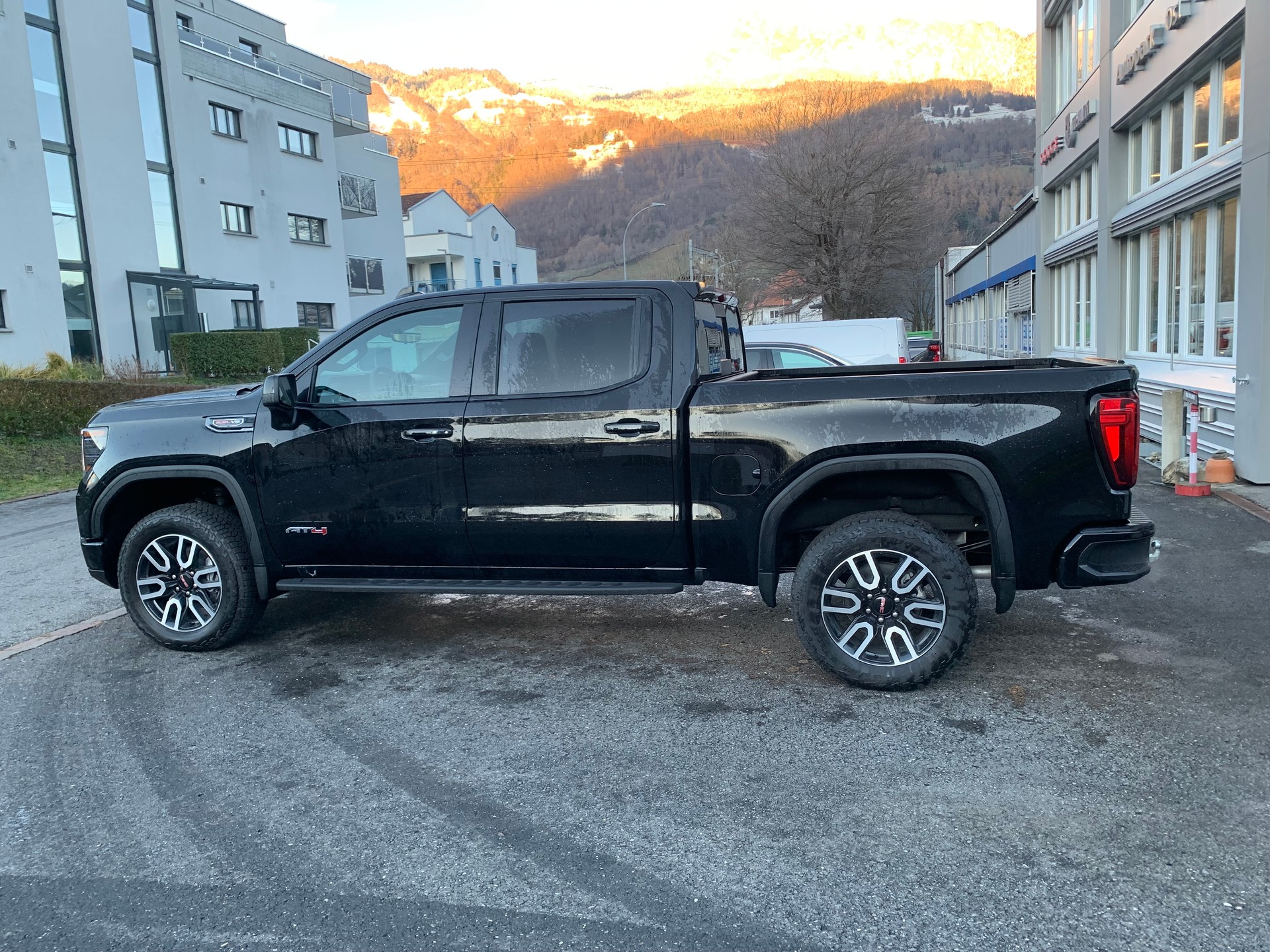 GMC Sierra 1500 AT4 Crew Cab 6.2l V8 MY25-image-4